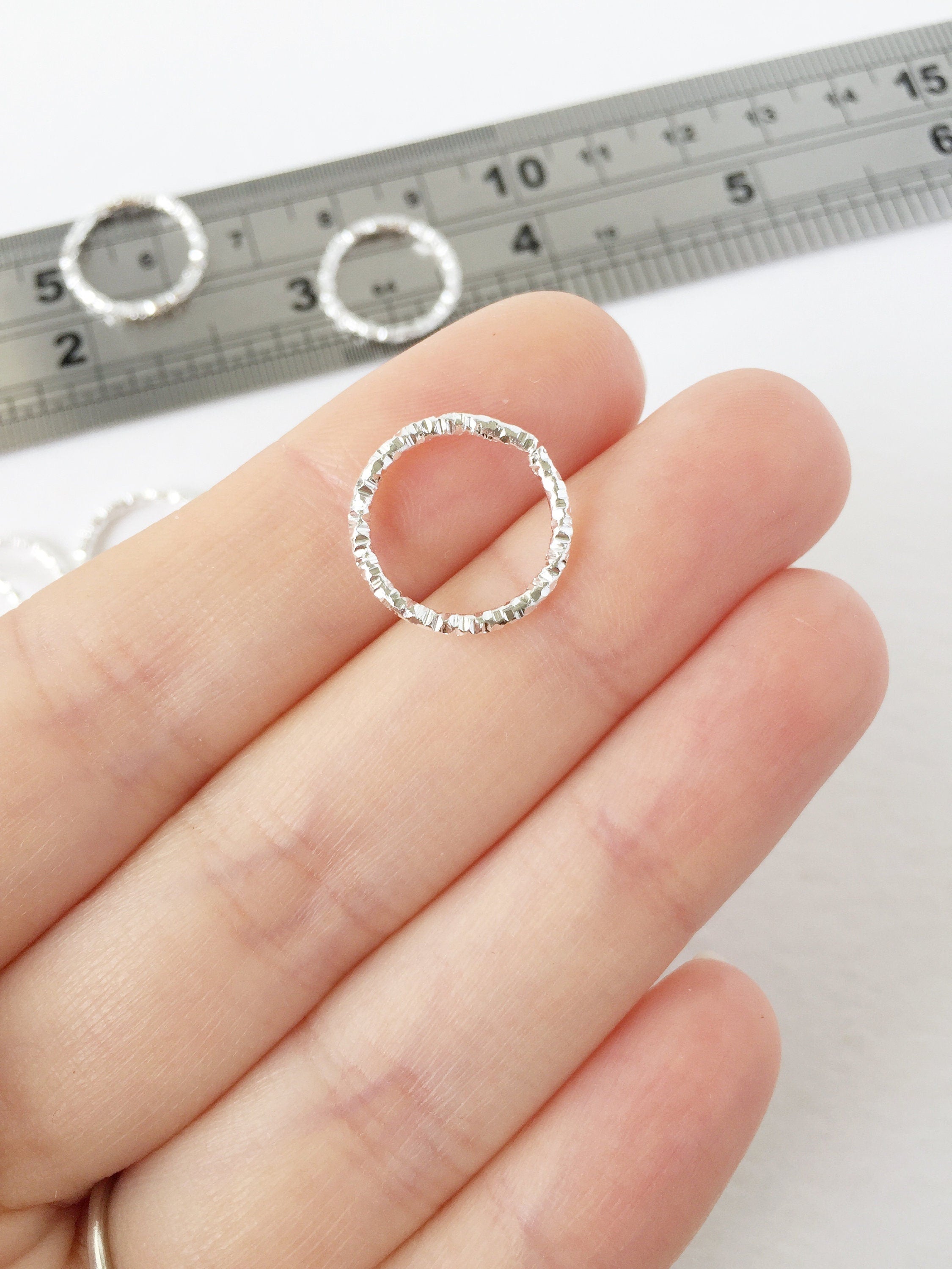 30 x Textured Silver Plated Hoop Connectors, 15mm (1711)