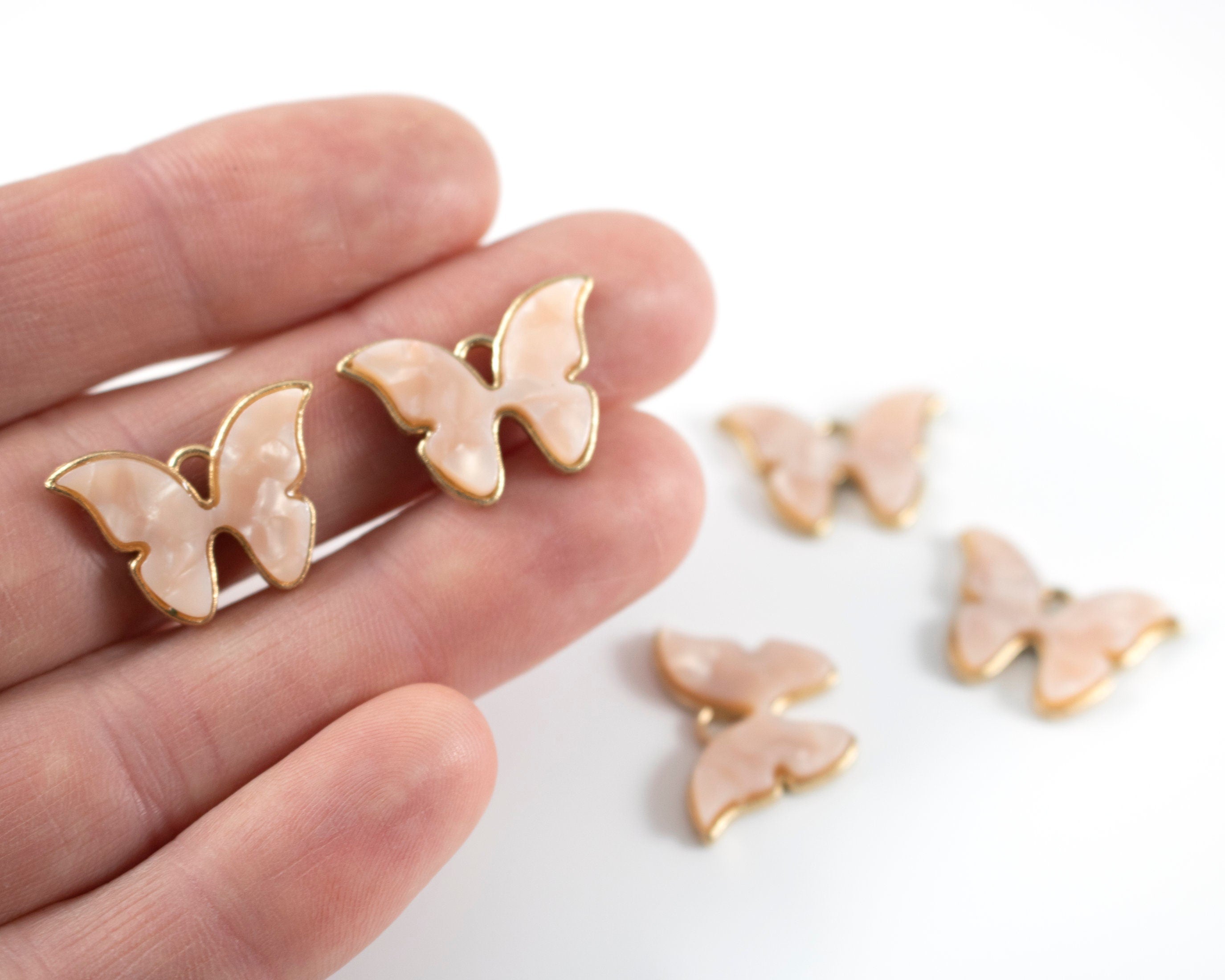 6 x Peach Puff Resin Butterfly Charms, 22x16mm (C0555)