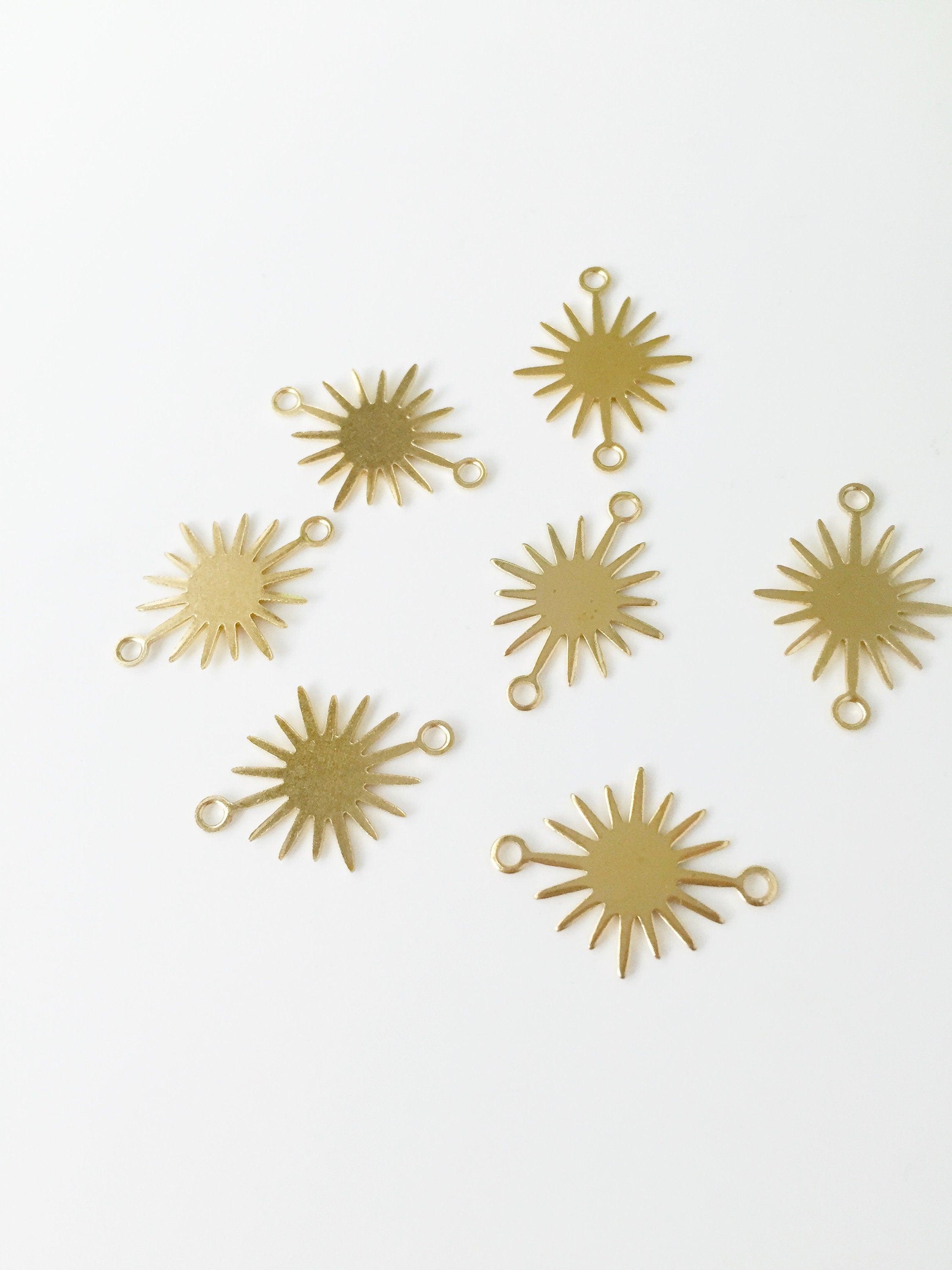 8 x Raw Brass Gold Sun Connectors, 18x13mm (C0121)