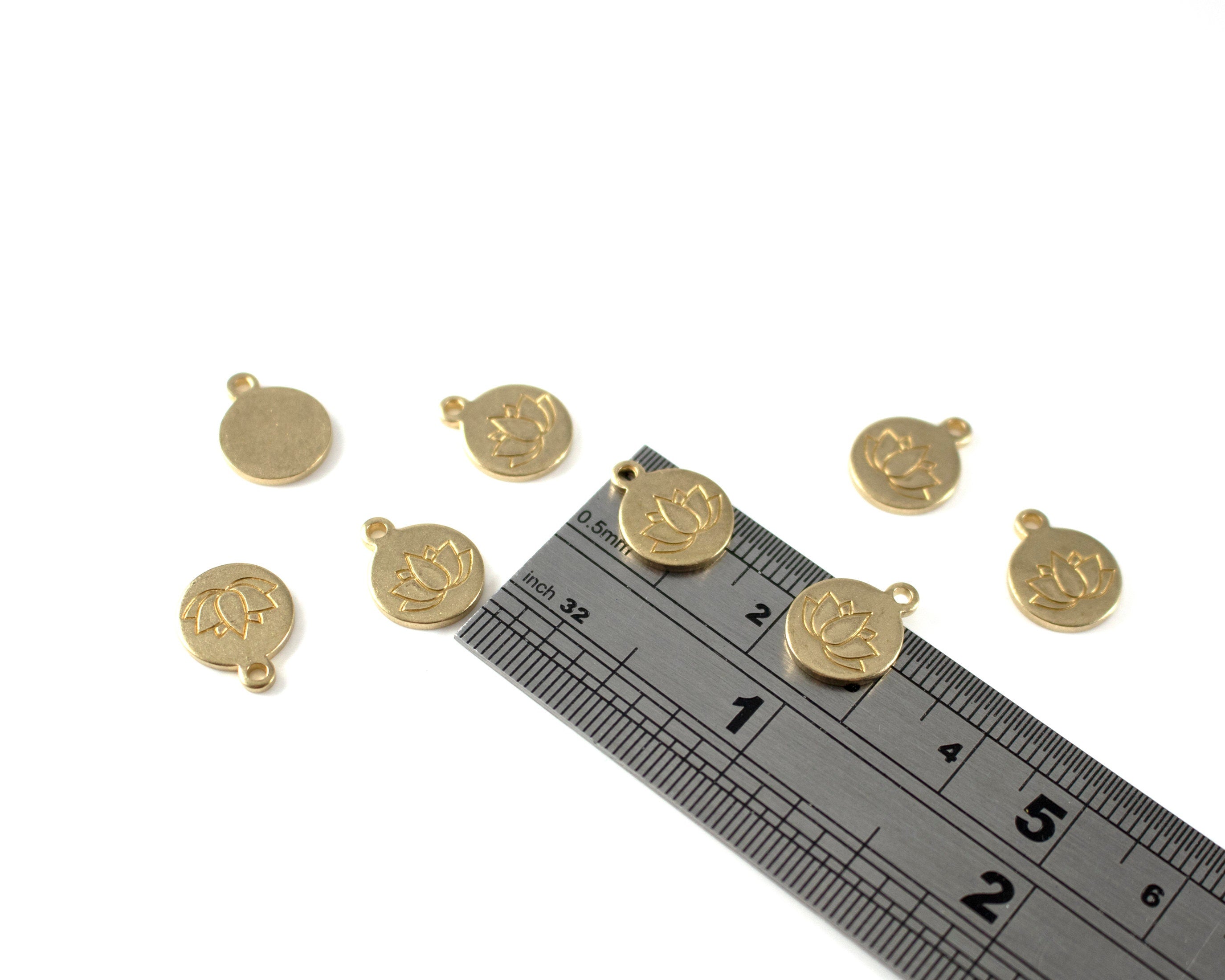 8 x Raw Brass Round Embossed Lotus Flower Pendants, 12x10mm (C0263)