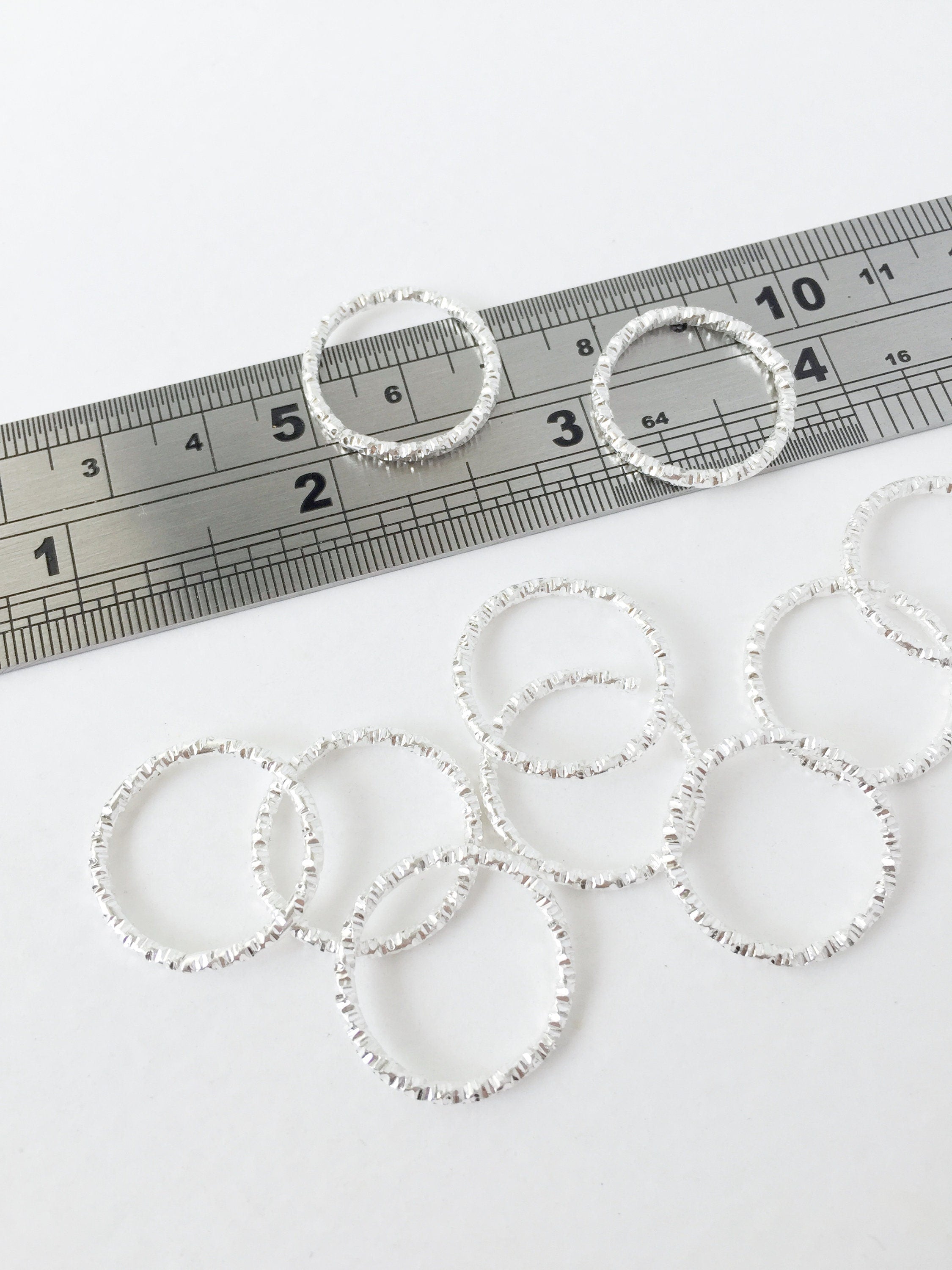 10 x Textured Silver Plated Hoop Connectors, 20mm (3410)