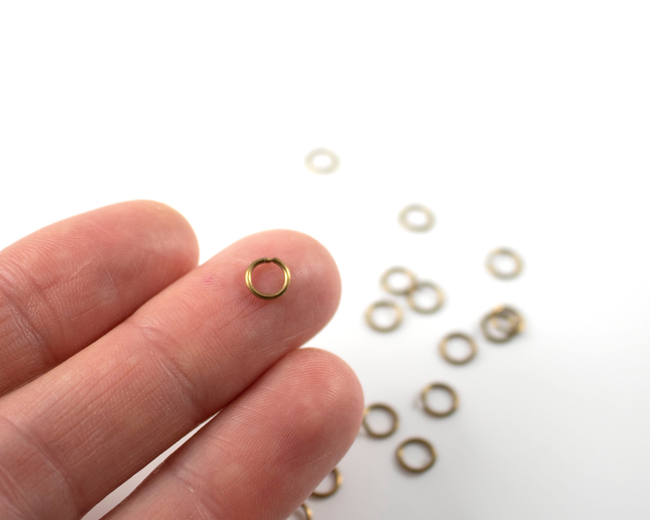 150 x Brass Jump Rings, 6x1mm (C0444)