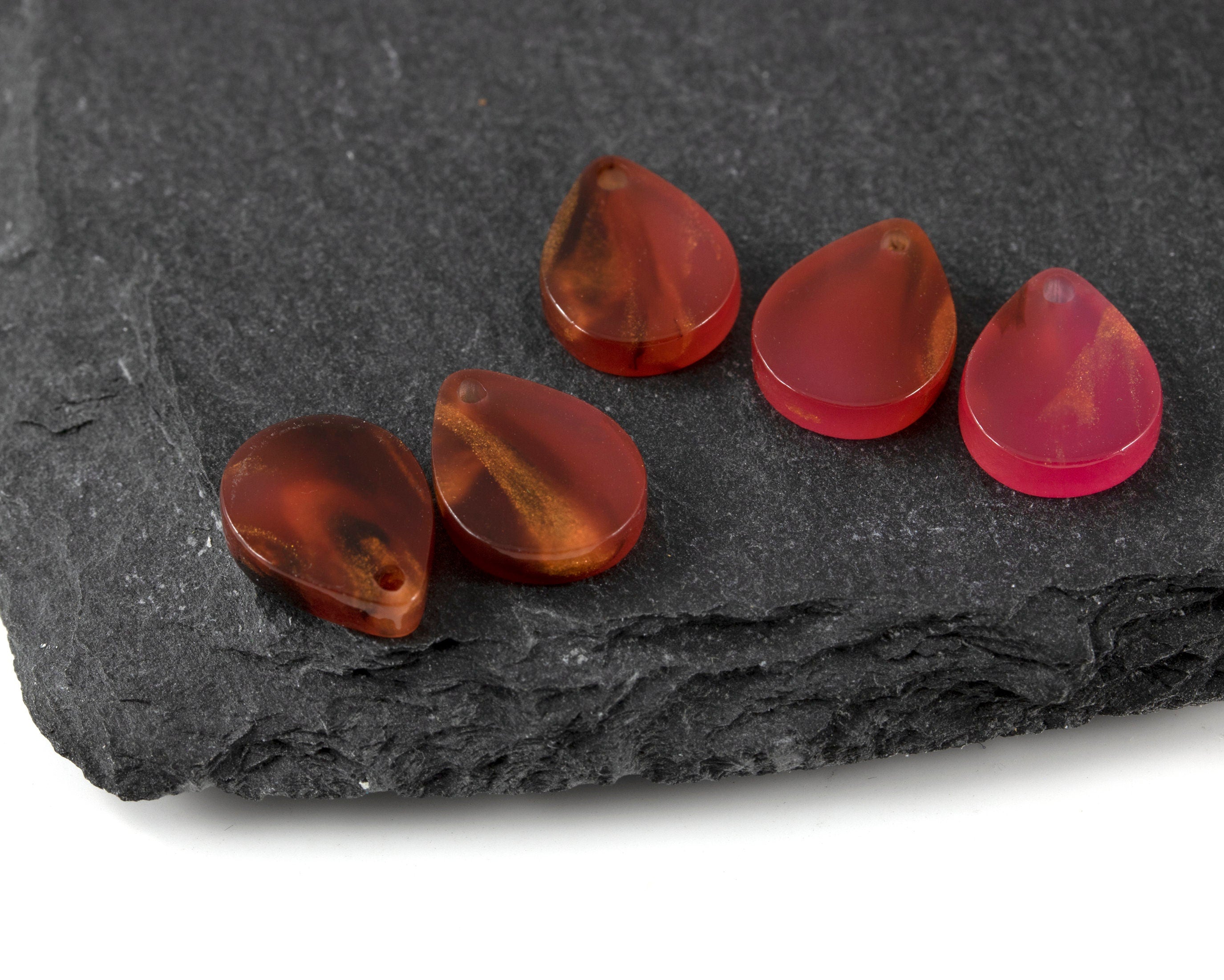 12 x Red and Gold Teardrop Acrylic Pendants, 12x9mm (C0549)