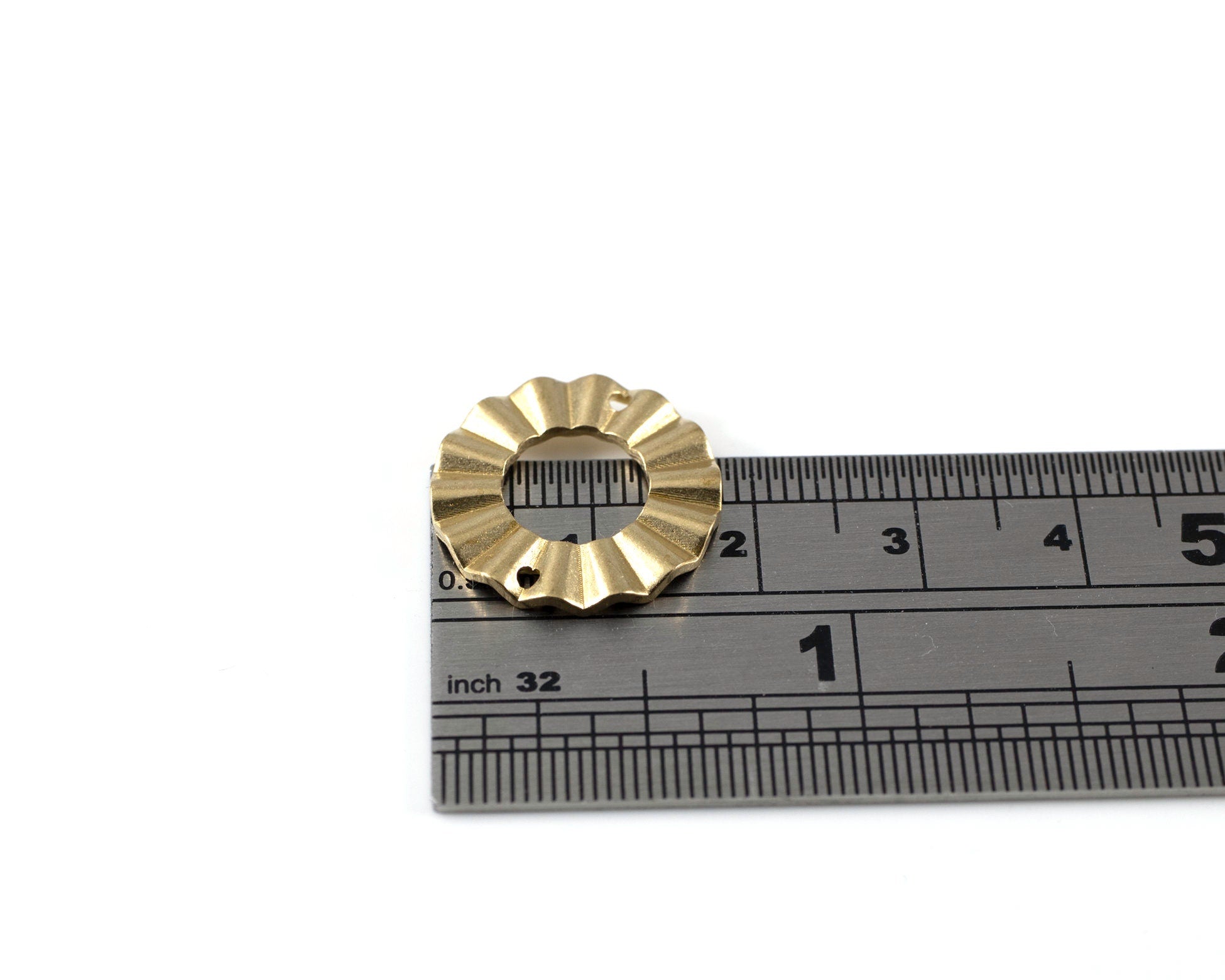 4 x Raw Brass Ribbed Circle Pendant/Connectors, 18mm (C0446)