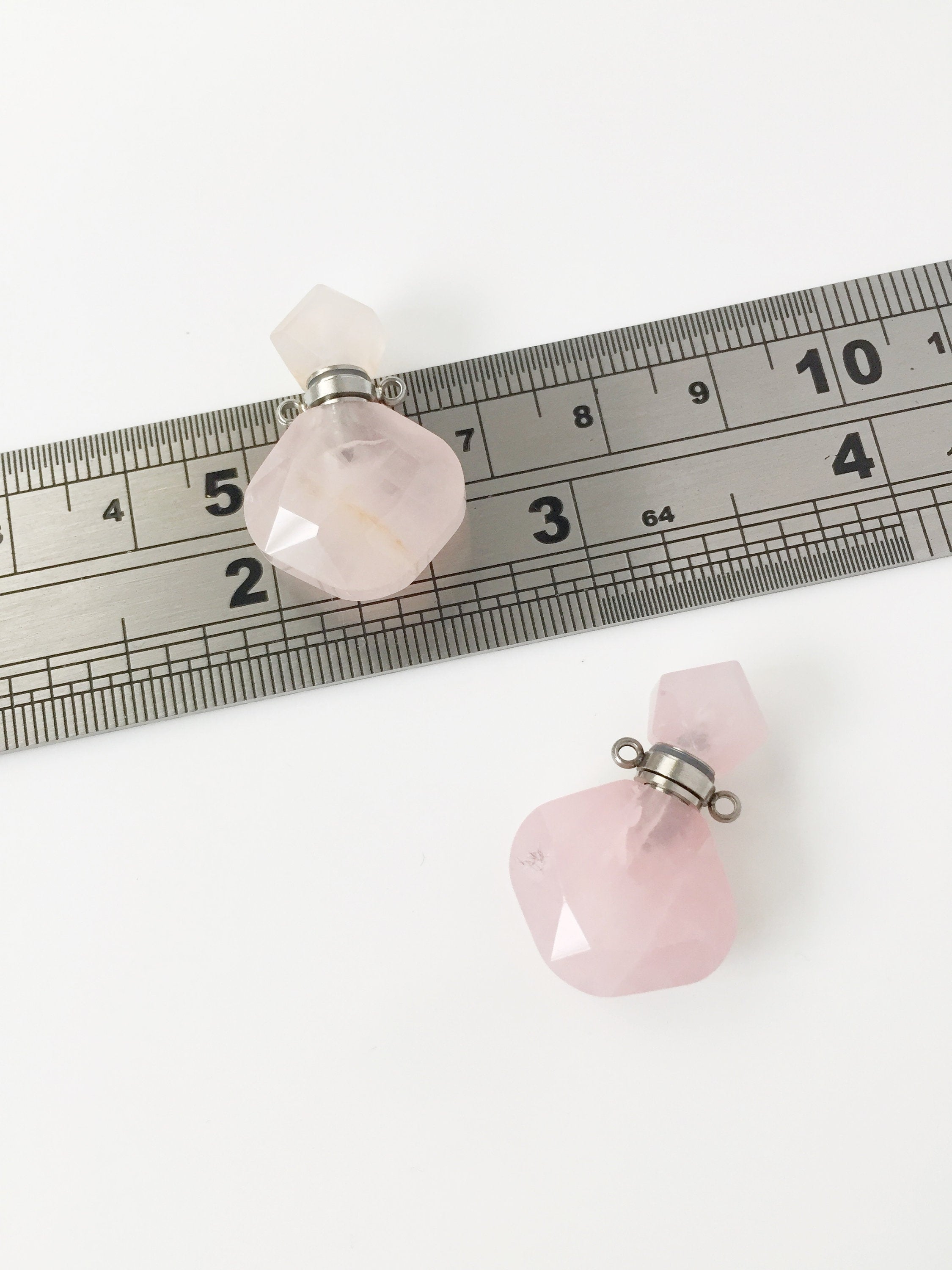 1 x Natural Rose Quartz Perfume Bottle Pendant, 17x21mm (1634)