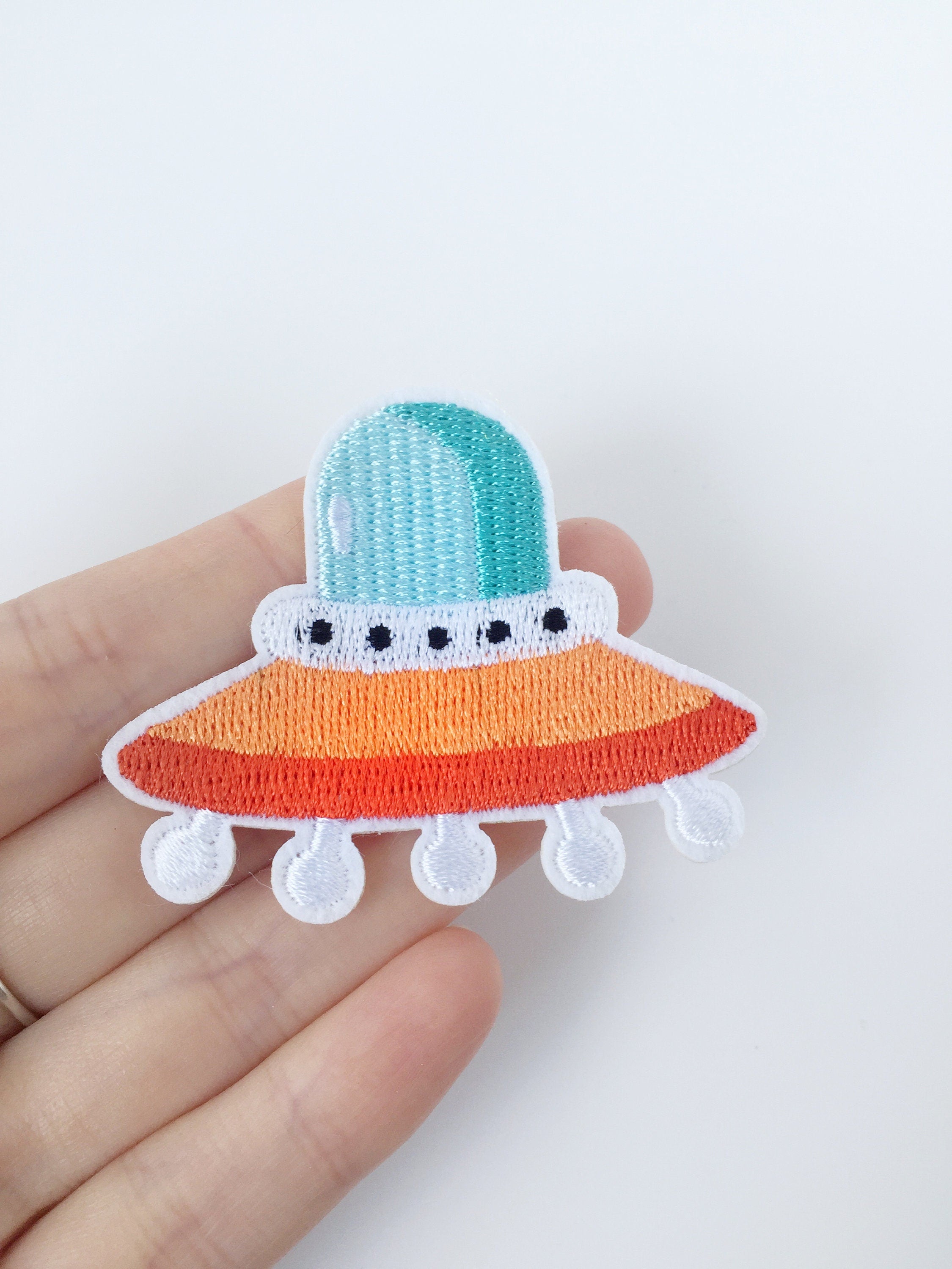 UFO Iron-on Patch, Spacecraft Embroidery, Flying Saucer Applique, (P034)