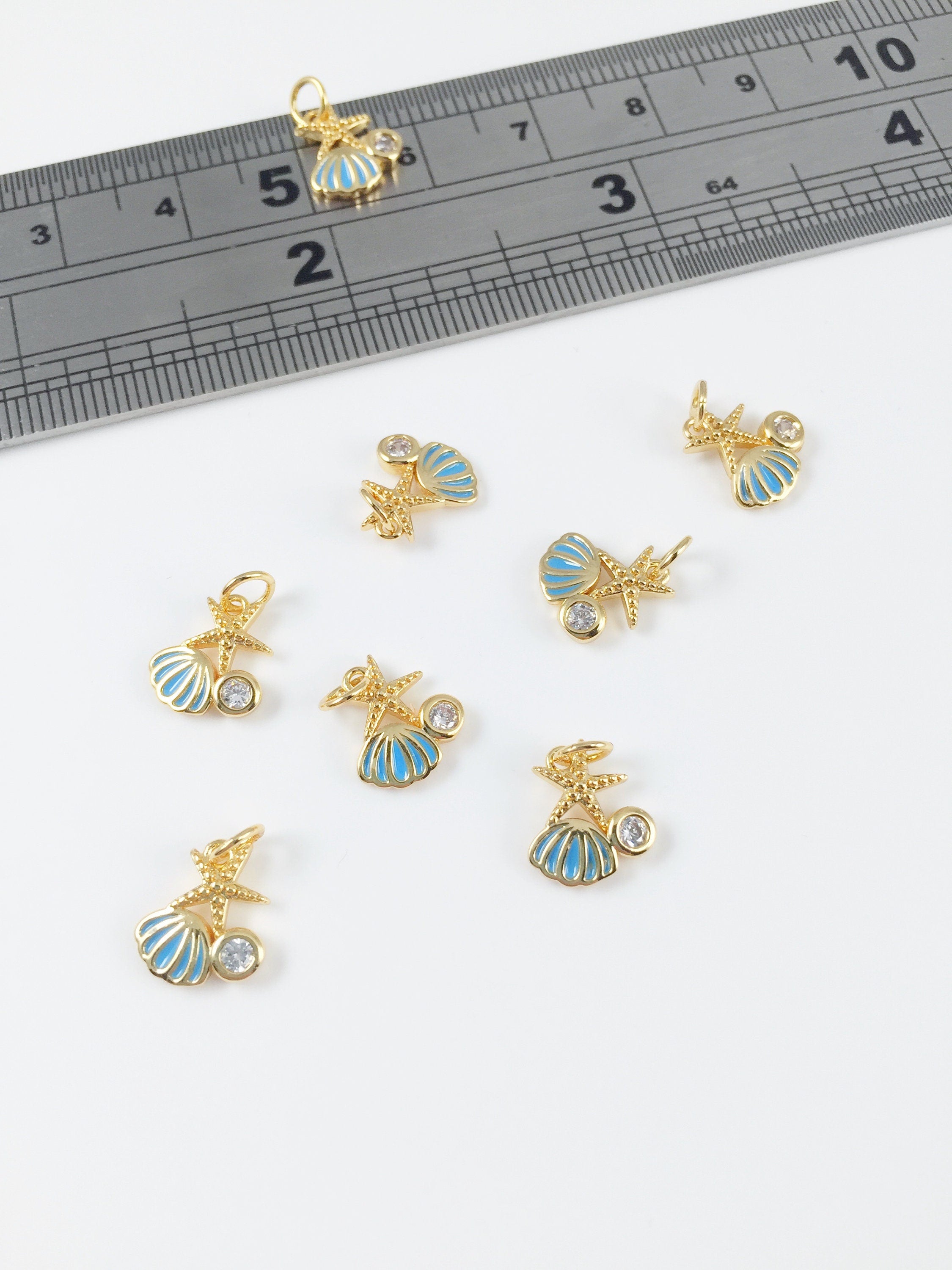 1 x 18K Gold Plated Starfish and Shell Pendant with Cubic Zirconia, 10x8mm (2209)