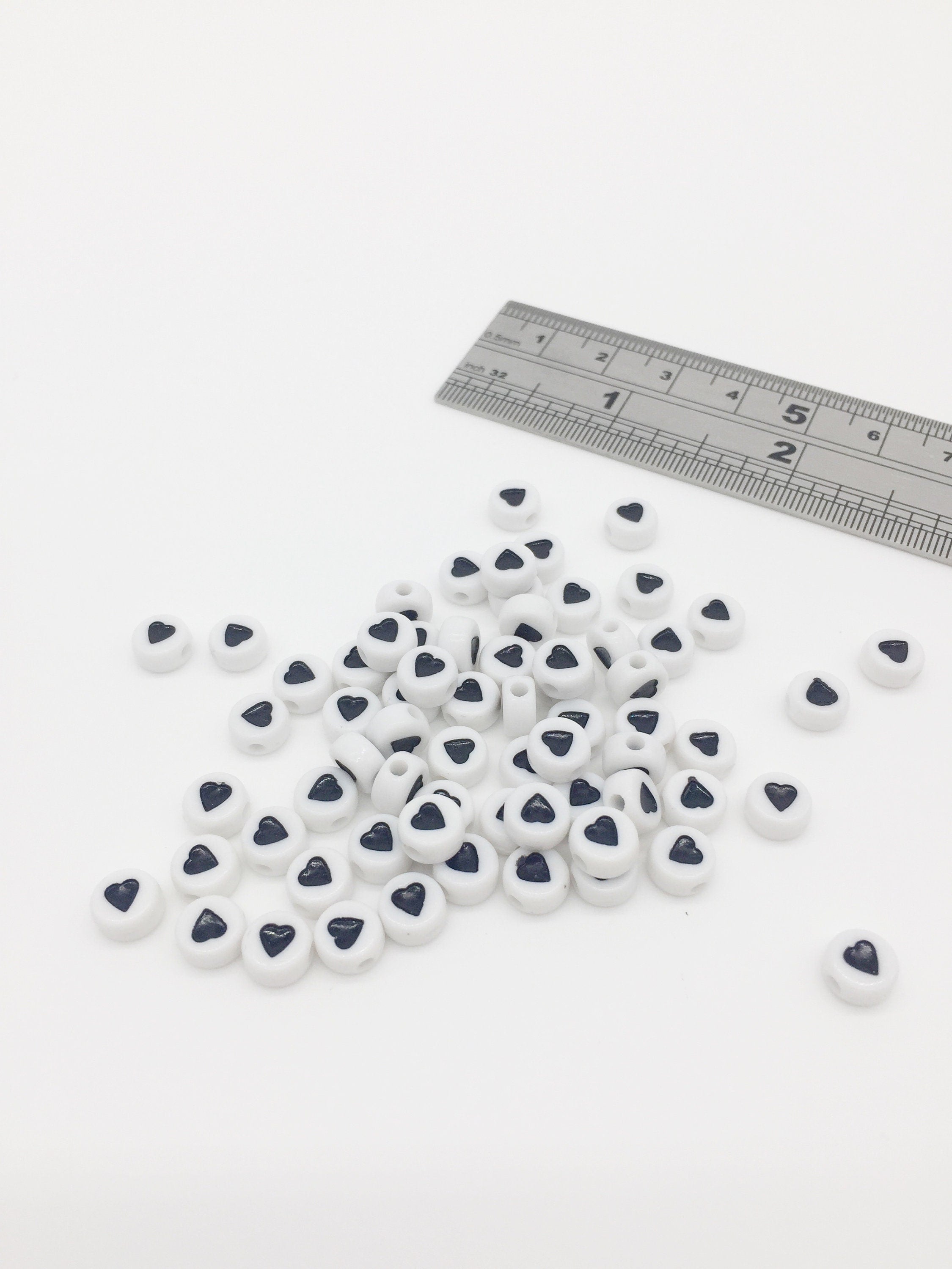 100 x White Acrylic Flat Heart Spacer Beads, 7mm (3084)