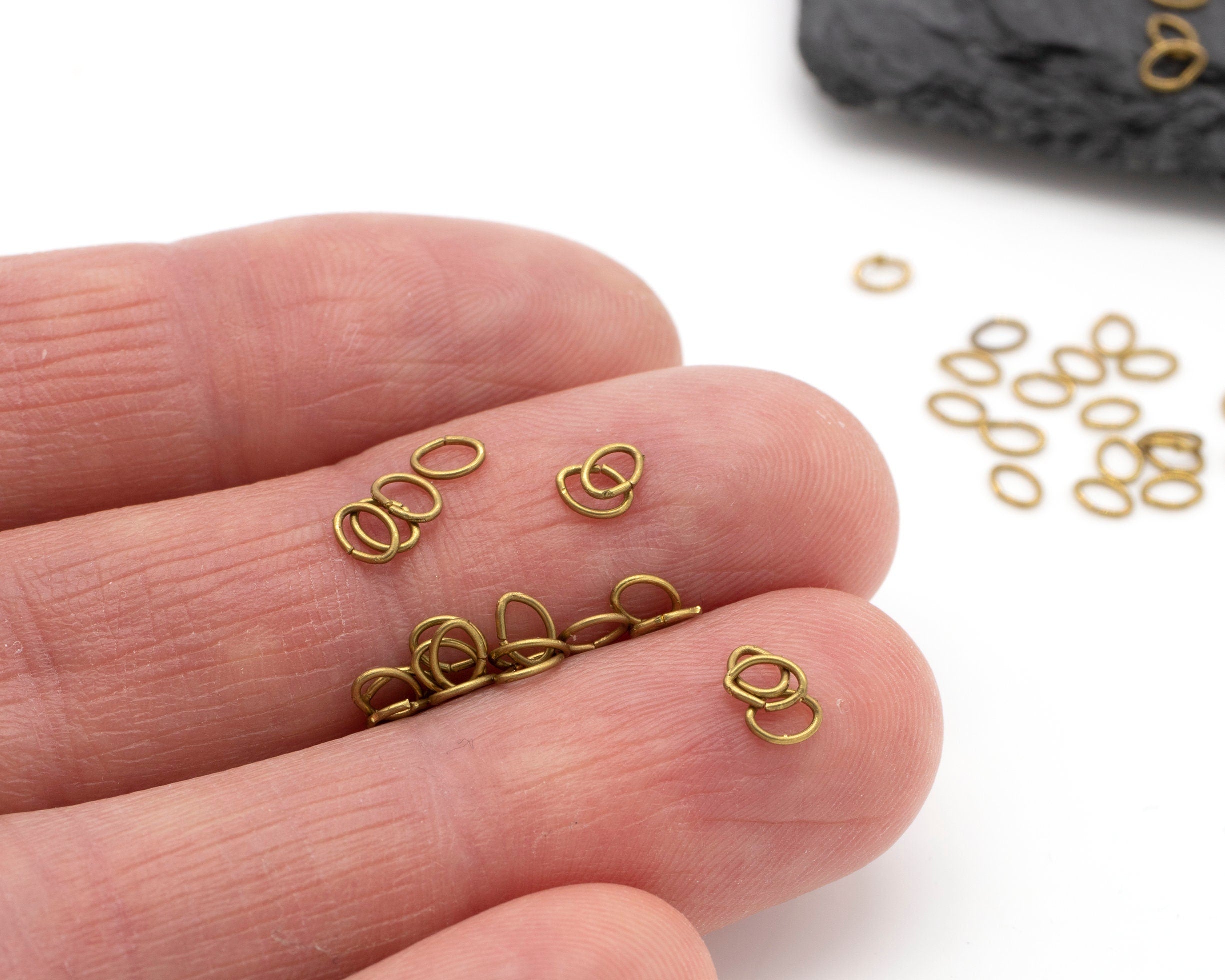 150 x Raw Brass Oval Jump Rings, 4x0.5mm (C0620)