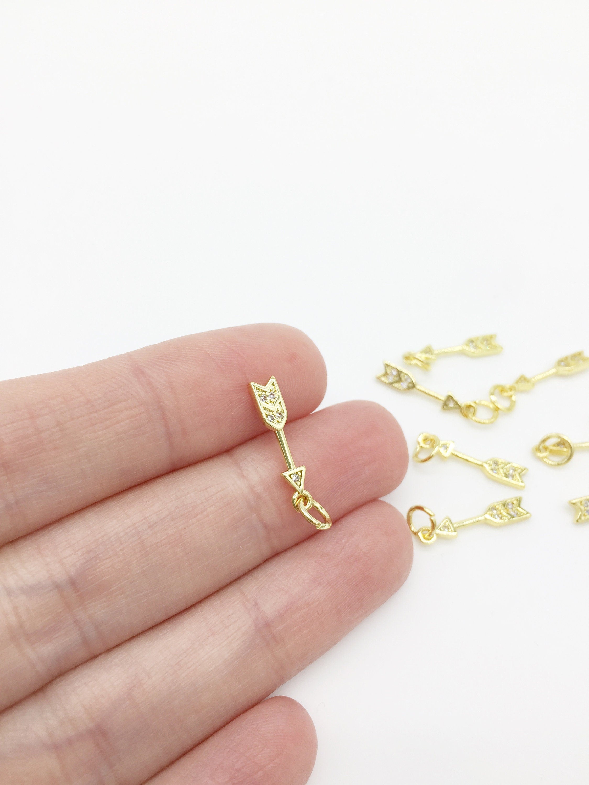 1 x Dainty 18K Gold Plated Arrow Pendant with Cubic Zirconia, 17x3.5mm (1039)