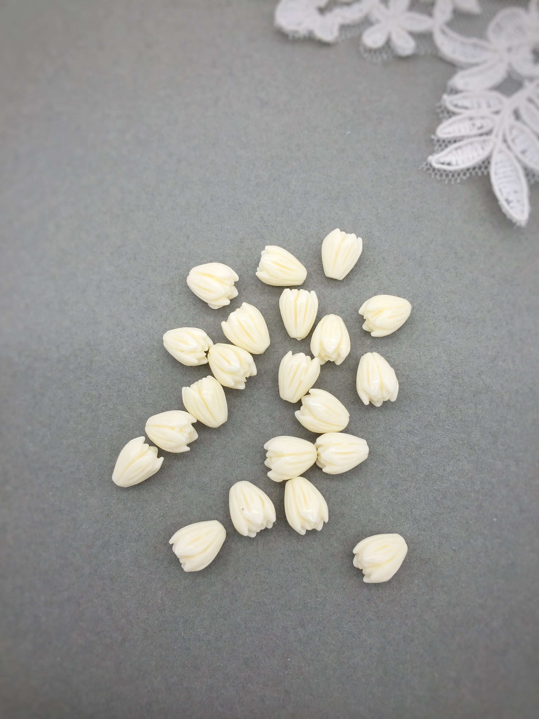 10 x Carved Coral Flower Buds, 7x9mm Cream Flower Bud Beads (2863)