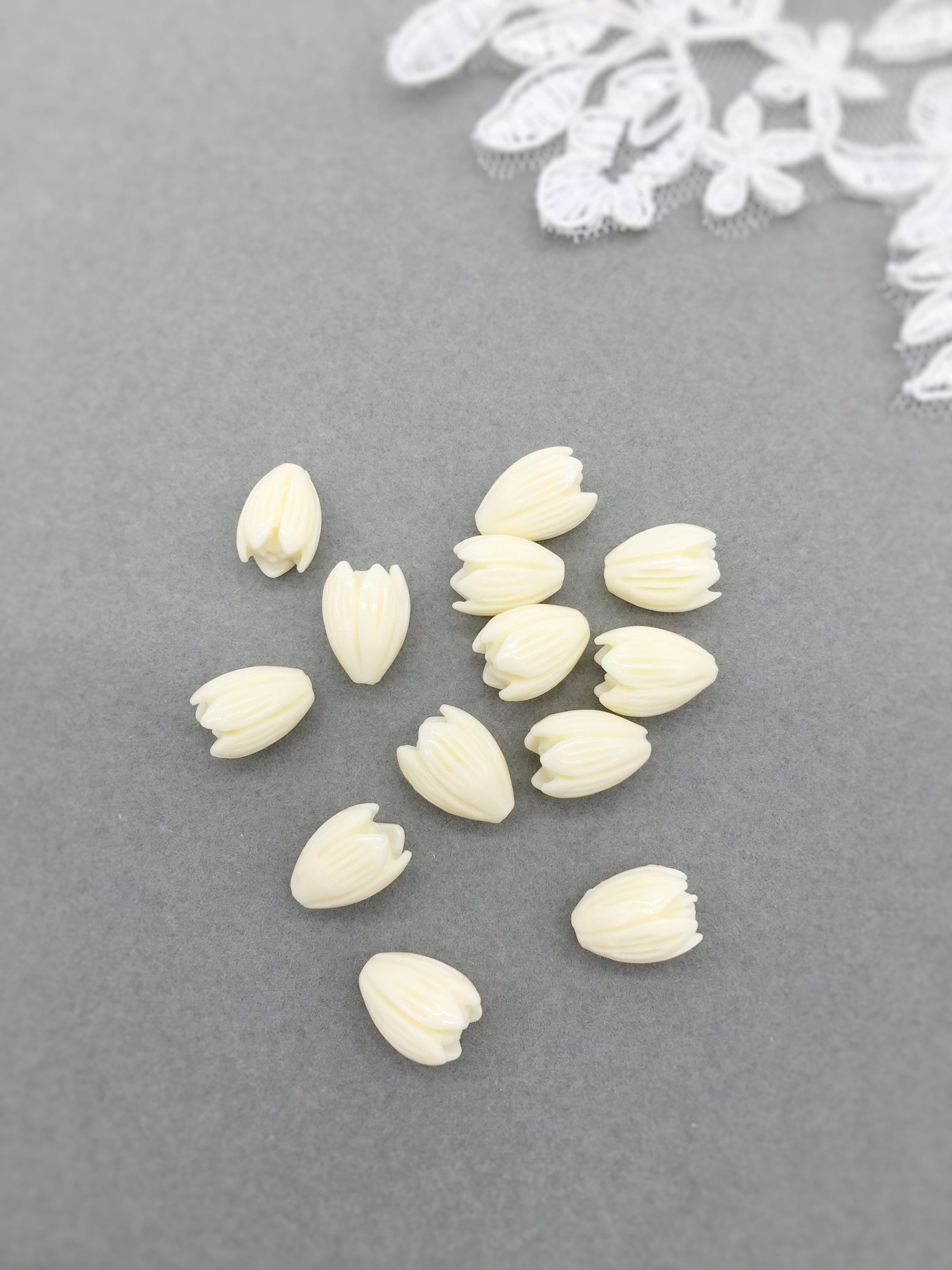 8 x Carved Coral Flower Buds, 8x11mm Cream Flower Bud Beads (2864)