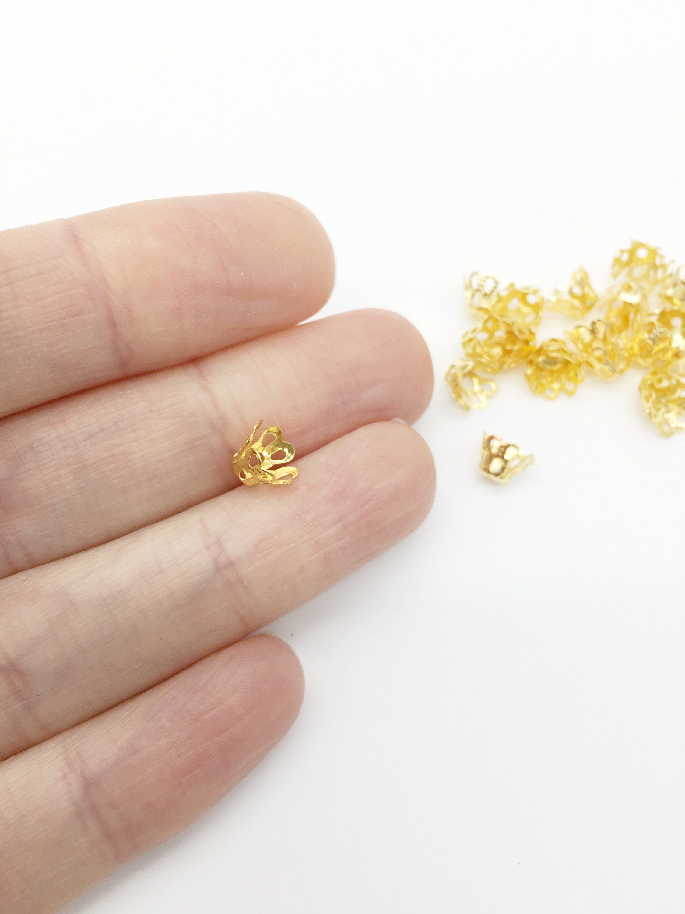 100 x Gold Plated Filigree Flower Bead Caps, 6mm (3235)