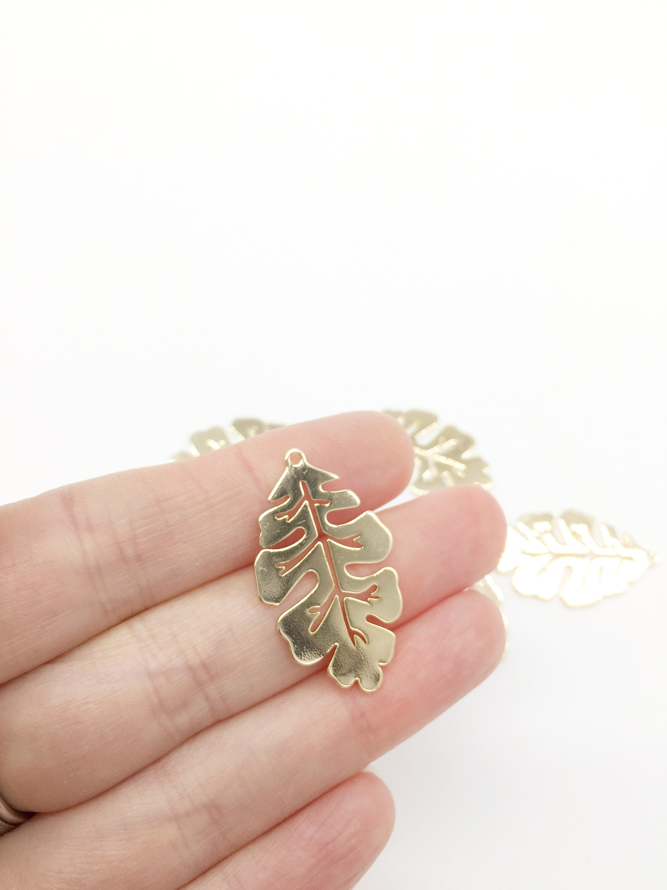 1 x Solid 18K Gold Plated Oak Leaf Pendants, 33x19mm (1262)
