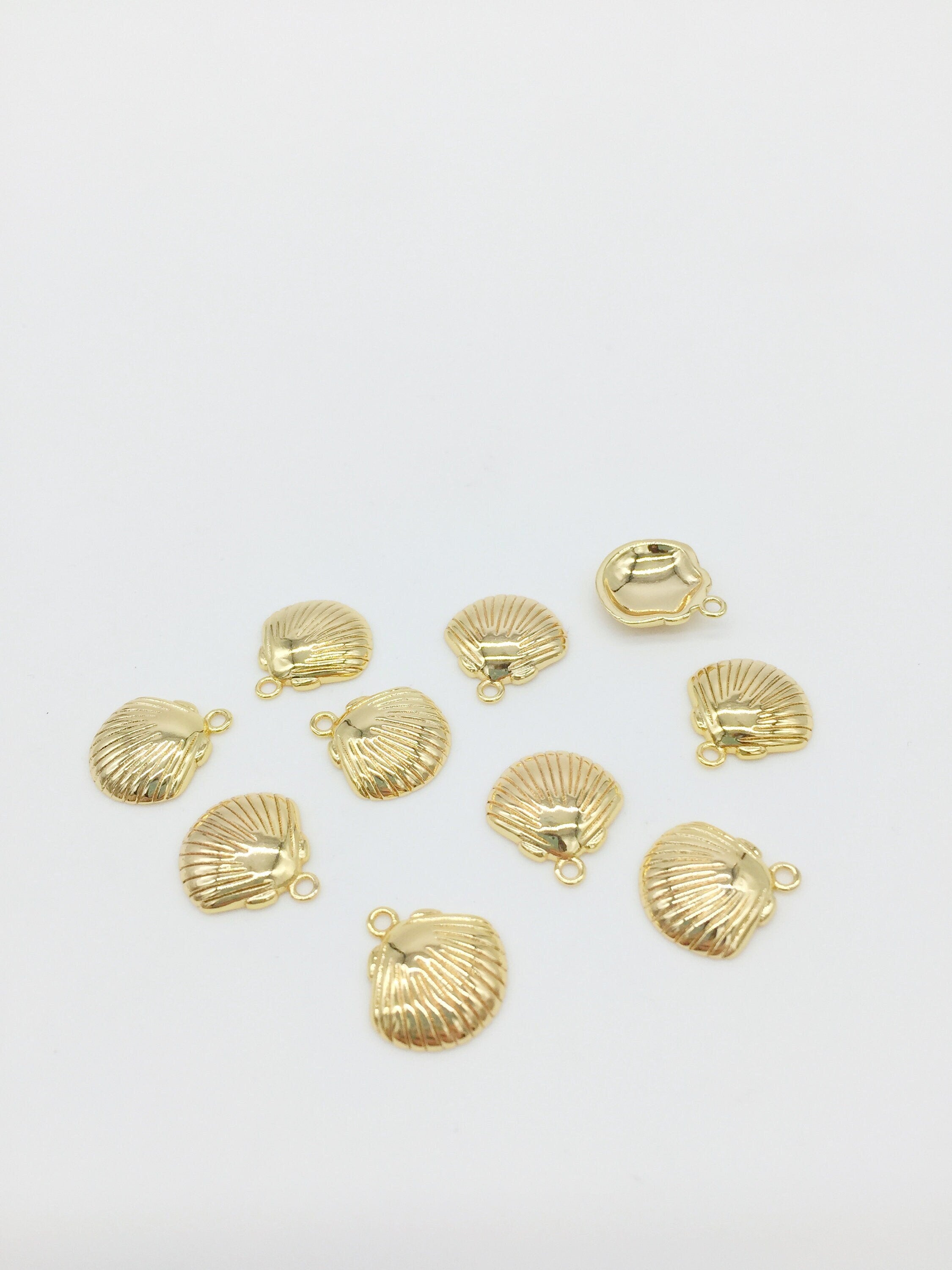 2 x Small 18K Gold Plated Scallop Shell Charms, 13x12mm (1235)
