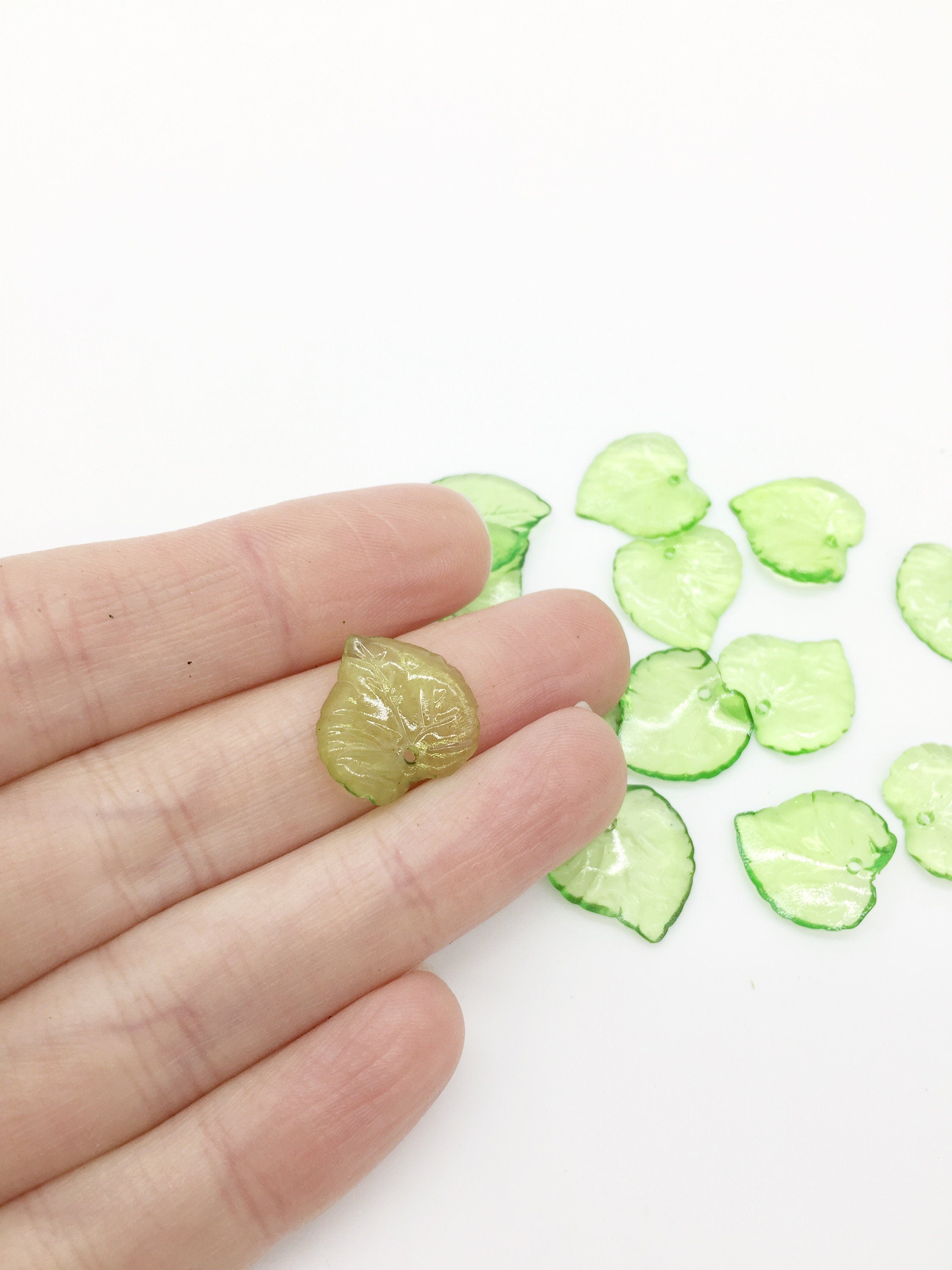 50 x Transparent Green Acrylic Leaf Beads, 15x15mm Green Lucite Leaves