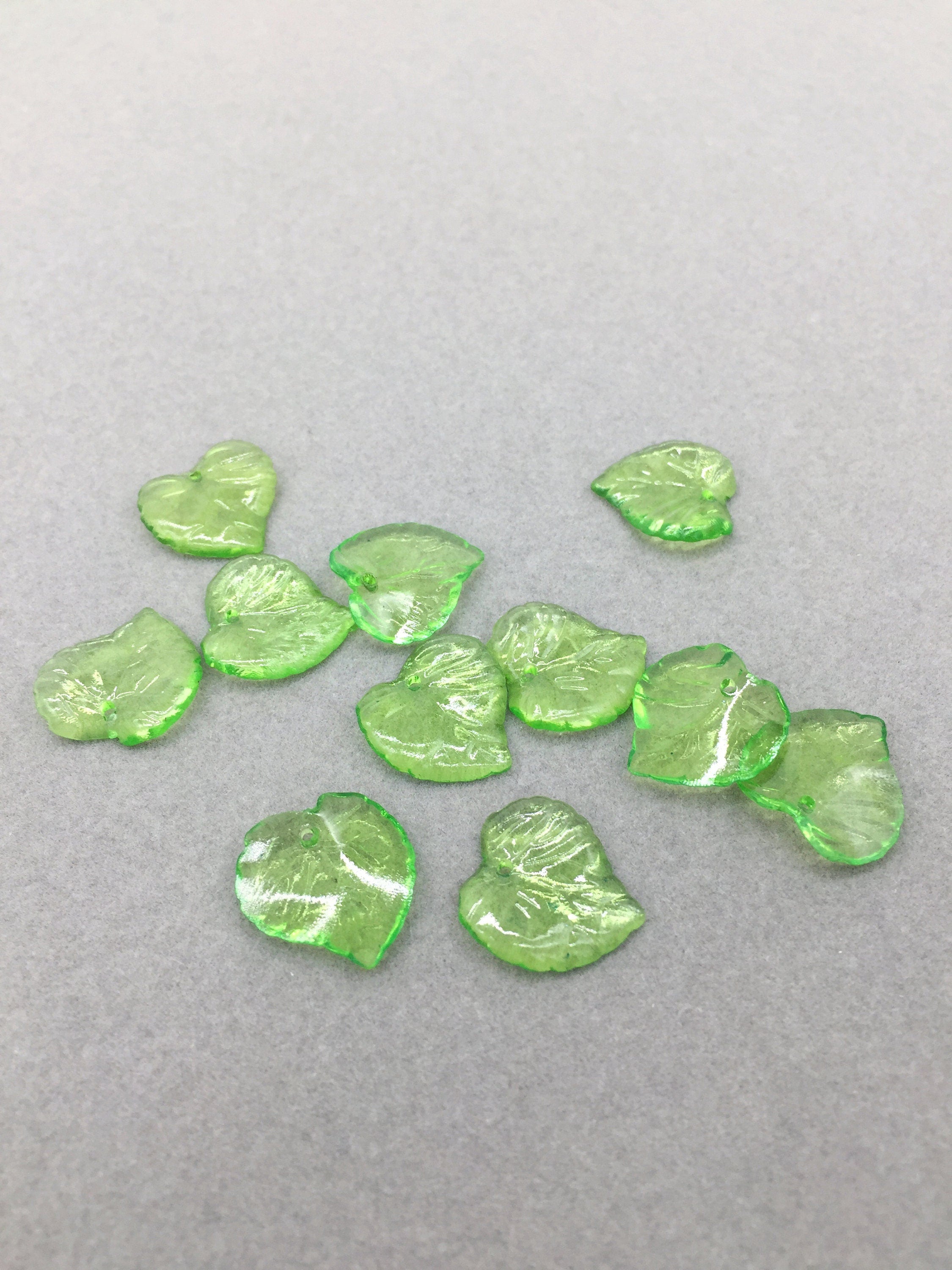 50 x Transparent Green Acrylic Leaf Beads, 15x15mm Green Lucite Leaves