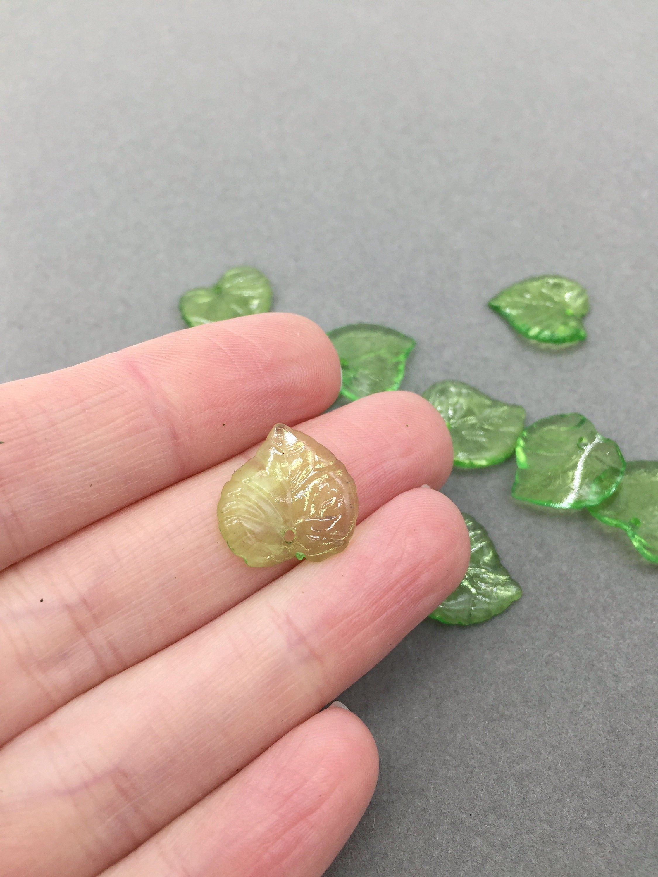 50 x Transparent Green Acrylic Leaf Beads, 15x15mm Green Lucite Leaves