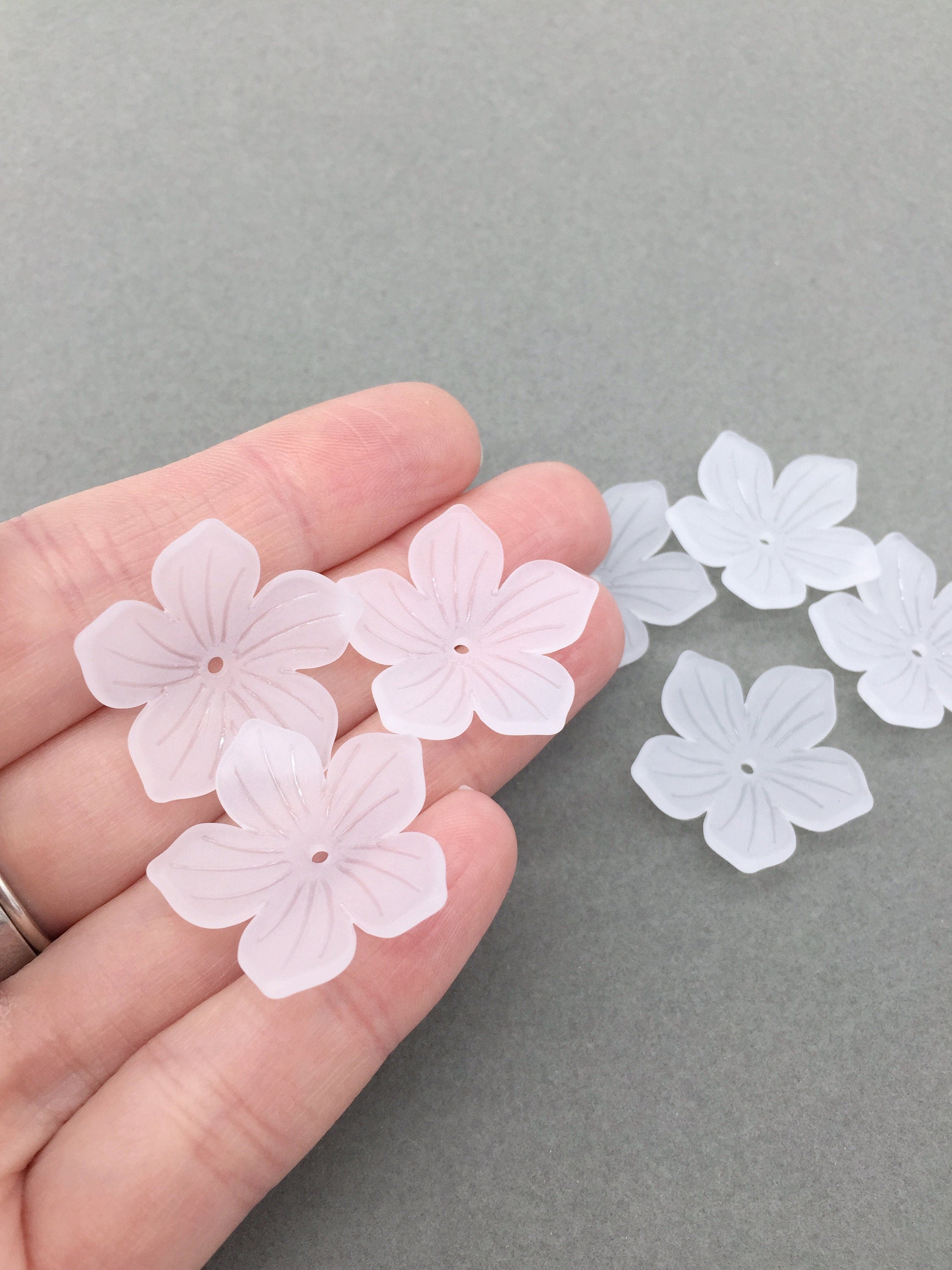 20 x Frosted White Flower Beads, 26mm Semi-transparent Lucite Flowers