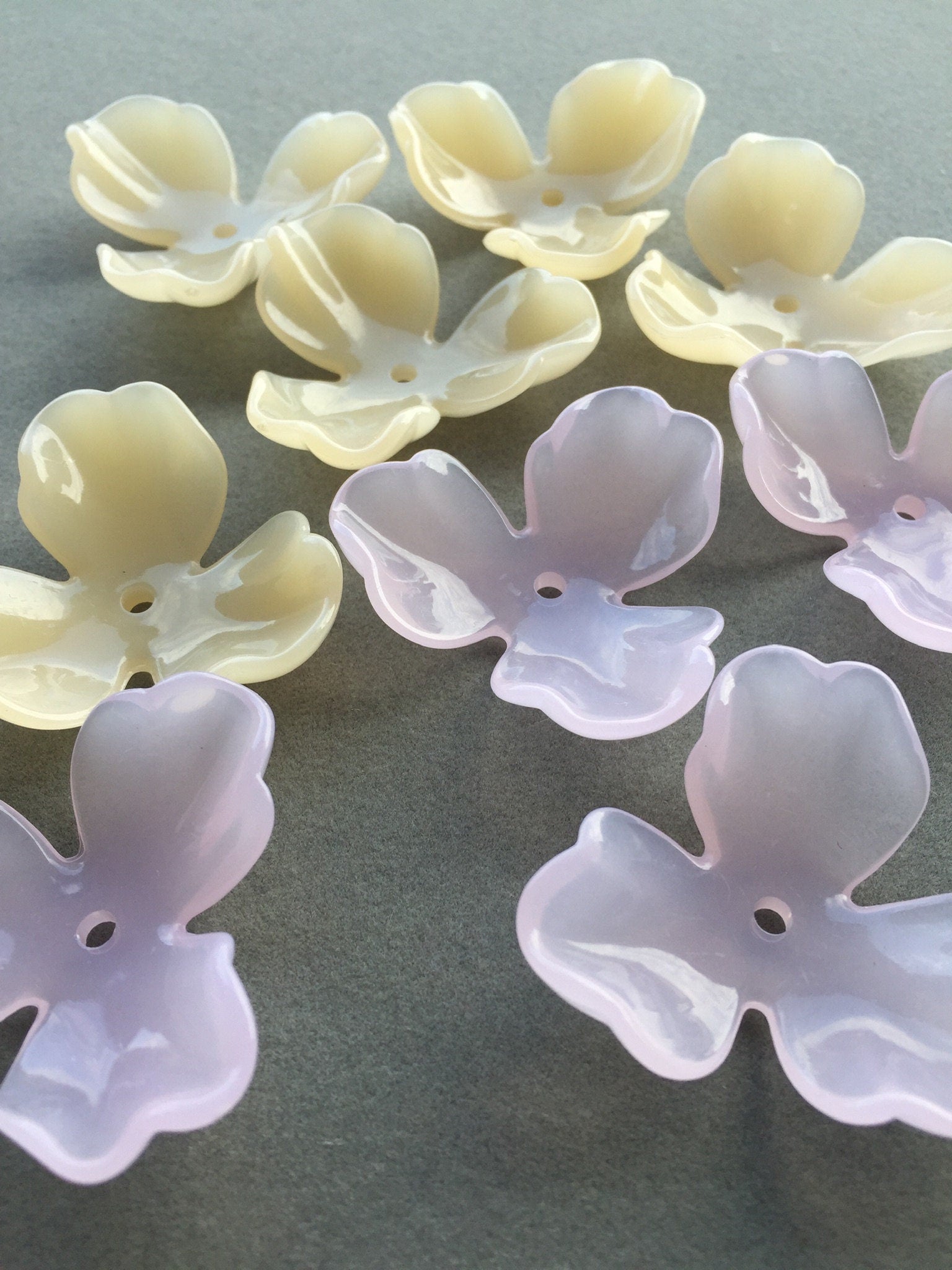 6 x Large Glossy Pink Acrylic Flower Beads, 39mm (3250)