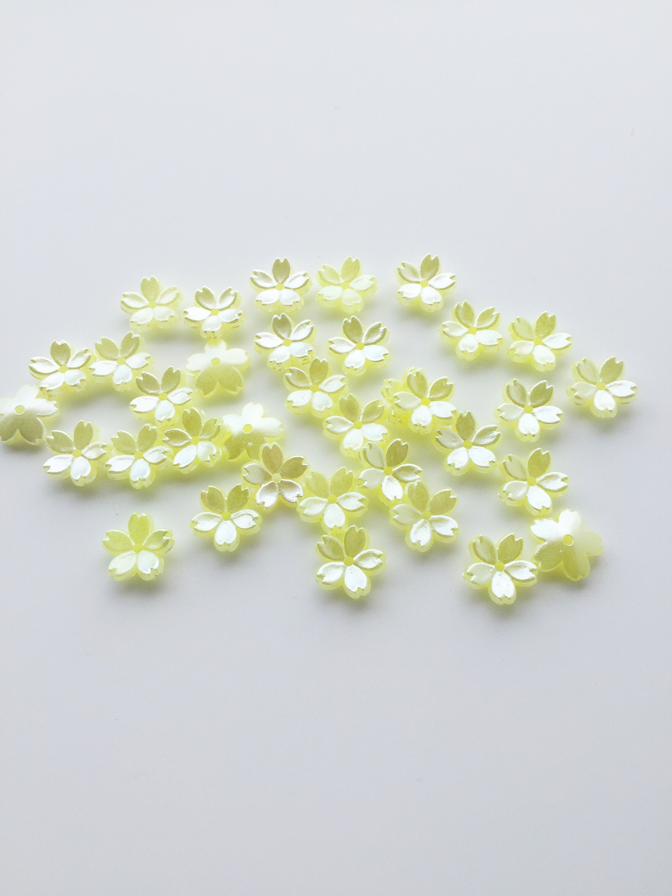 50 x Pearl Yellow Flower Beads, 11.5mm Acrylic Sakura Flowers (3680)