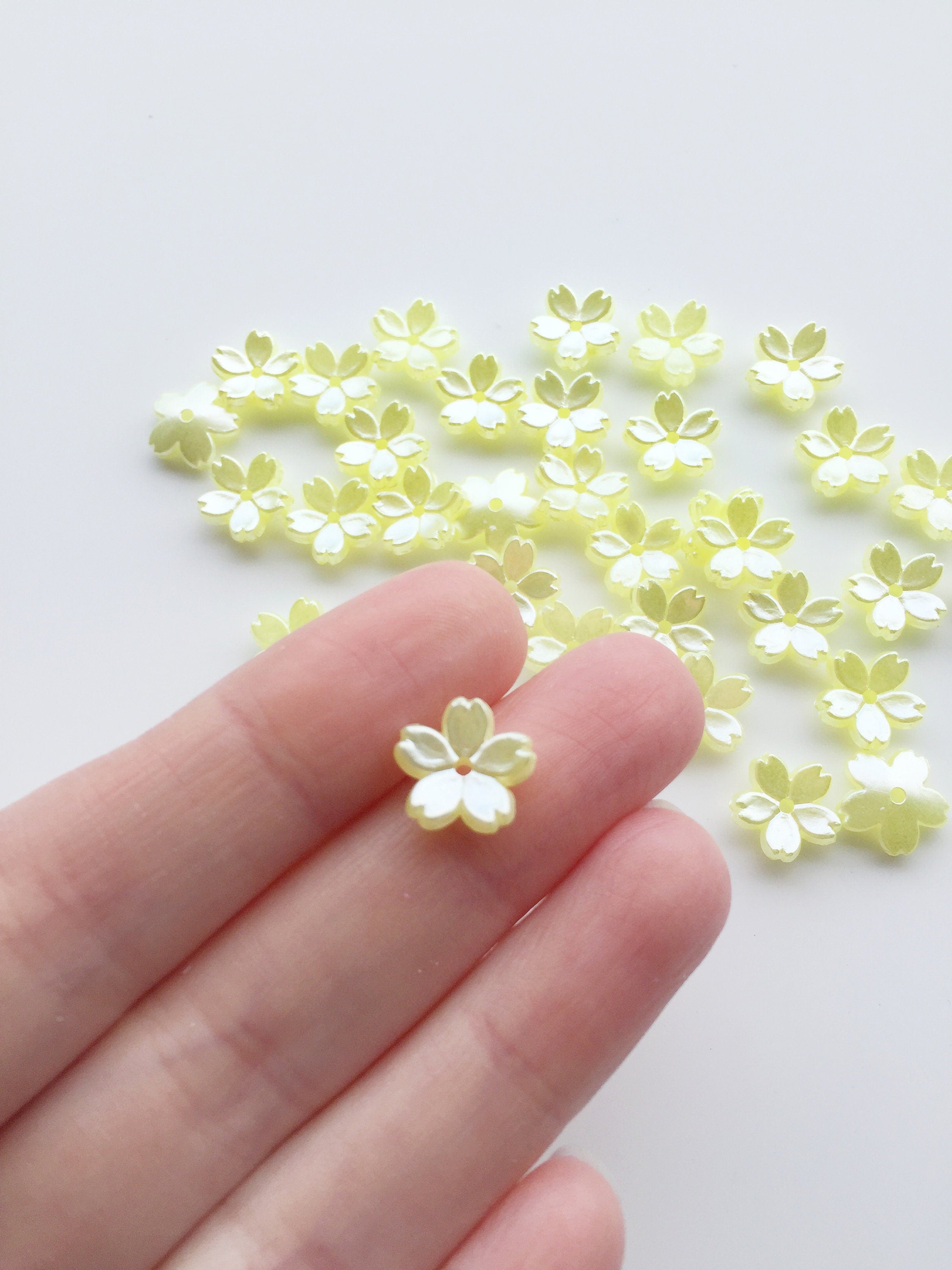 50 x Pearl Yellow Flower Beads, 11.5mm Acrylic Sakura Flowers (3680)