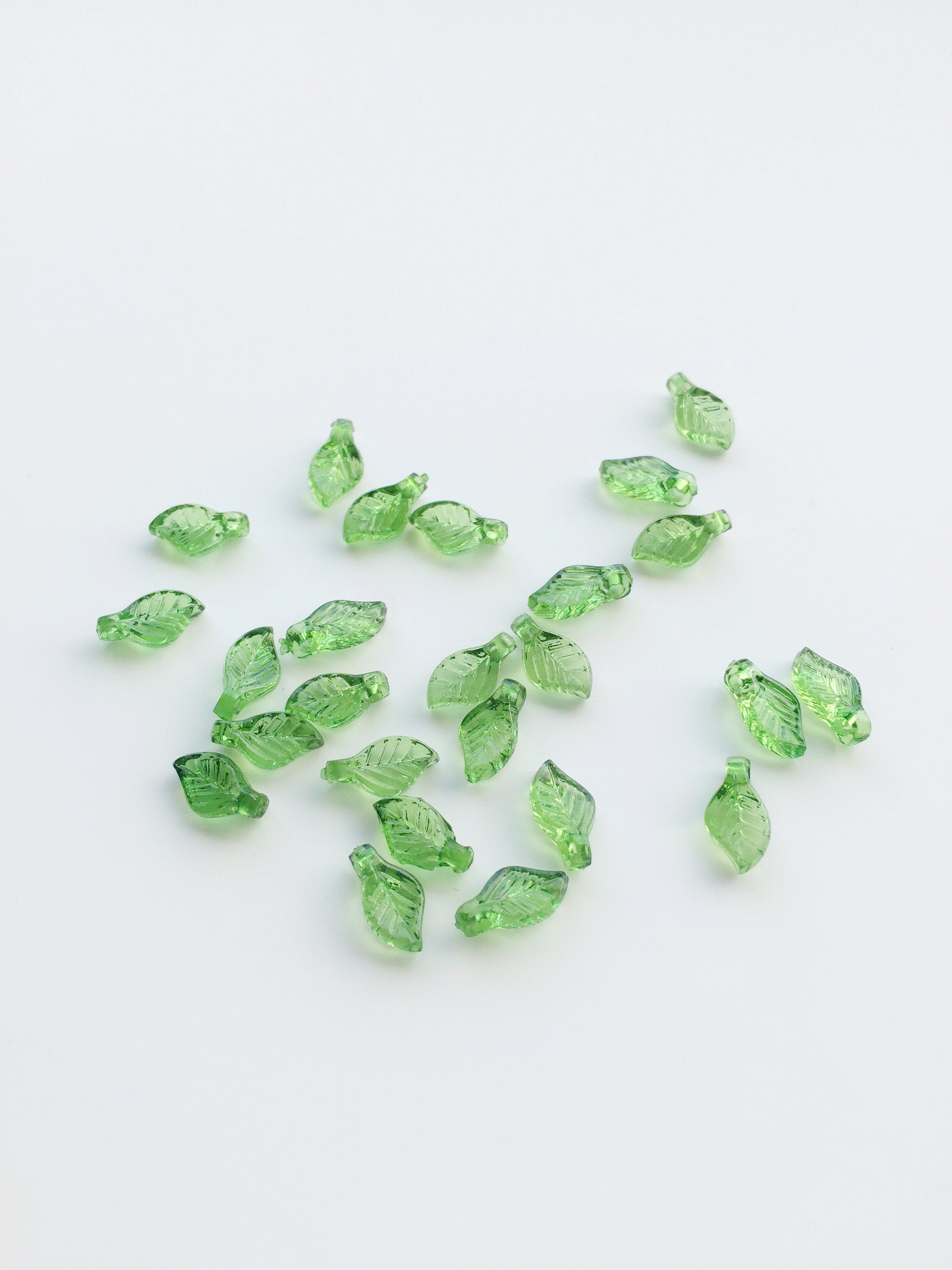50 x Tiny Transparent Green Acrylic Leaf Beads, 5x10mm (3649)