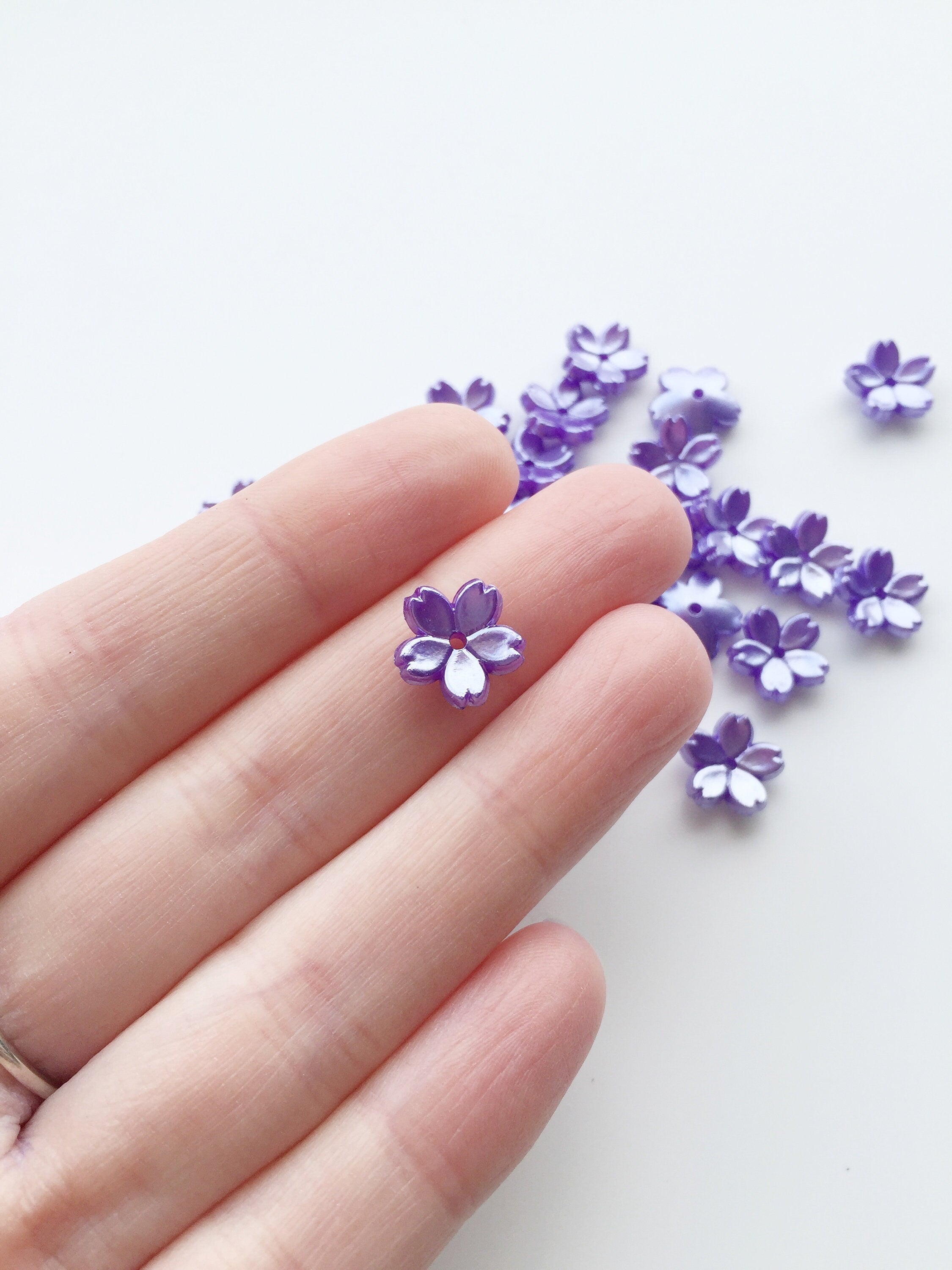 50 x Lavender Flower Beads Acrylic Sakura Flowers, 11.5mm (3678)