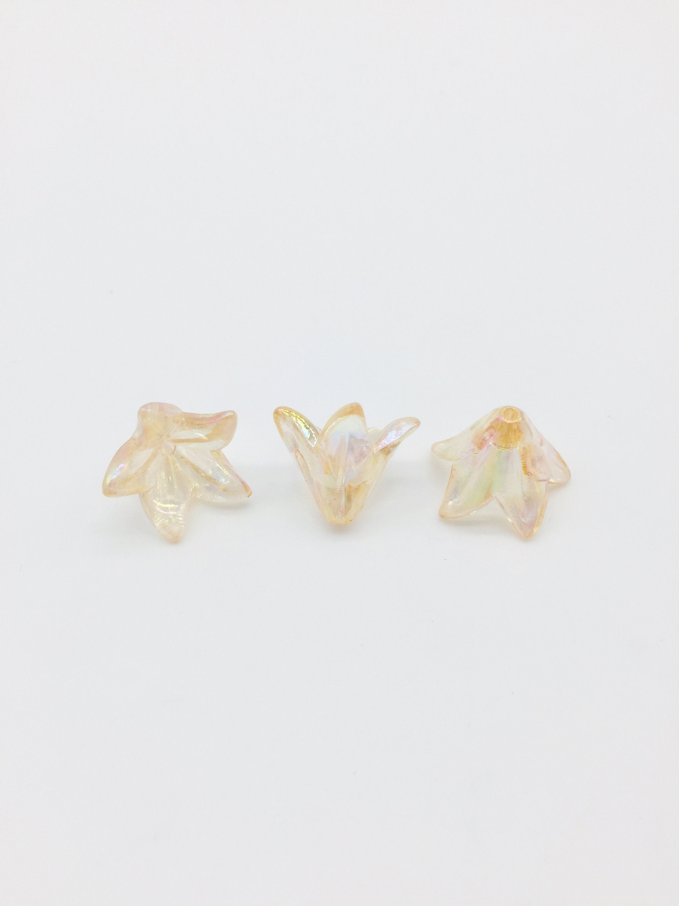 20 x Blush Champagne Flower Beads, 15x17mm (A10)
