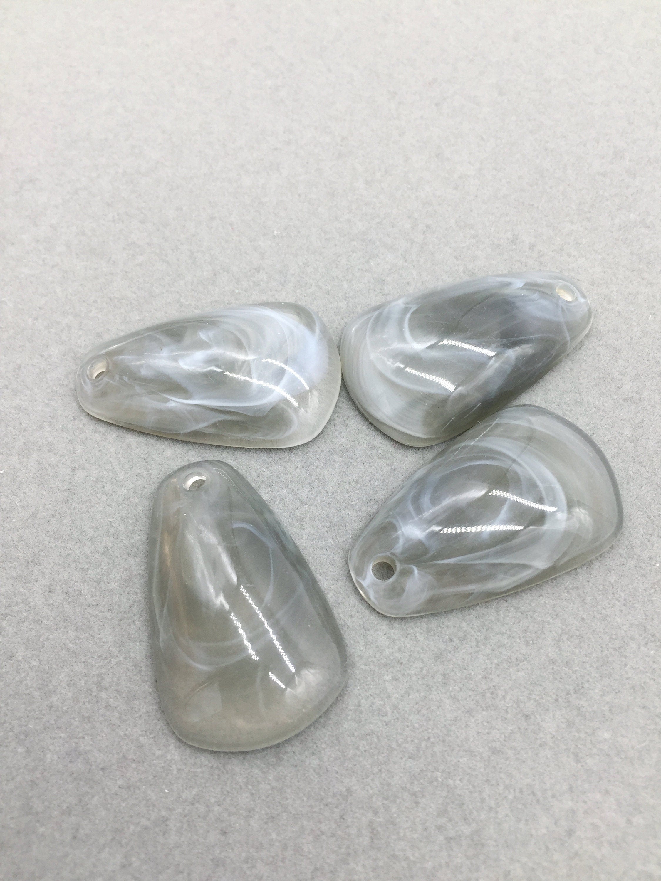 2 x Marble Effect Acrylic Trapezoid Pendants, 30x19mm (3722)