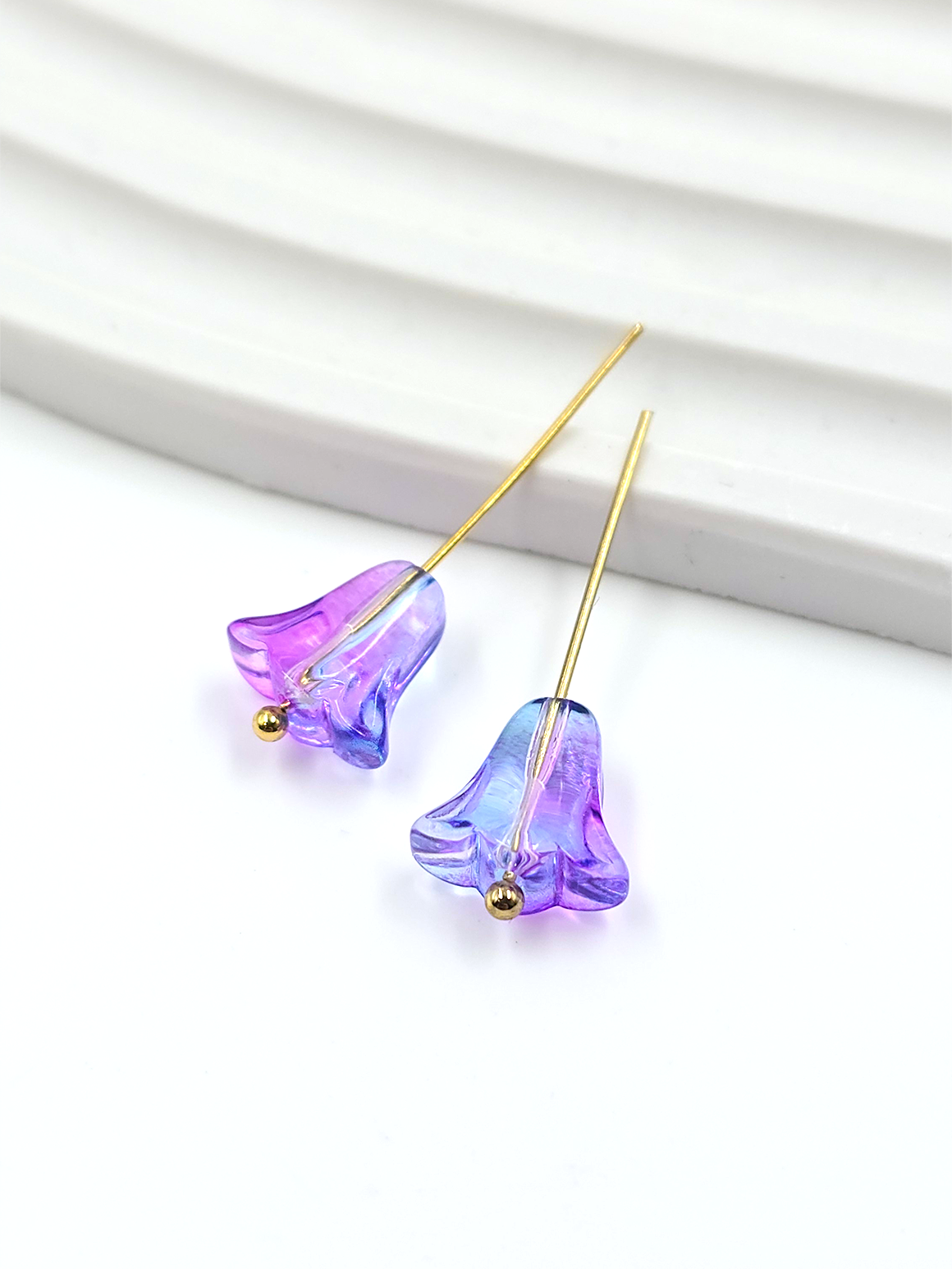 10 x Bell Shaped Lavender Colour Glass Flower Beads, 10x10mm (2360)