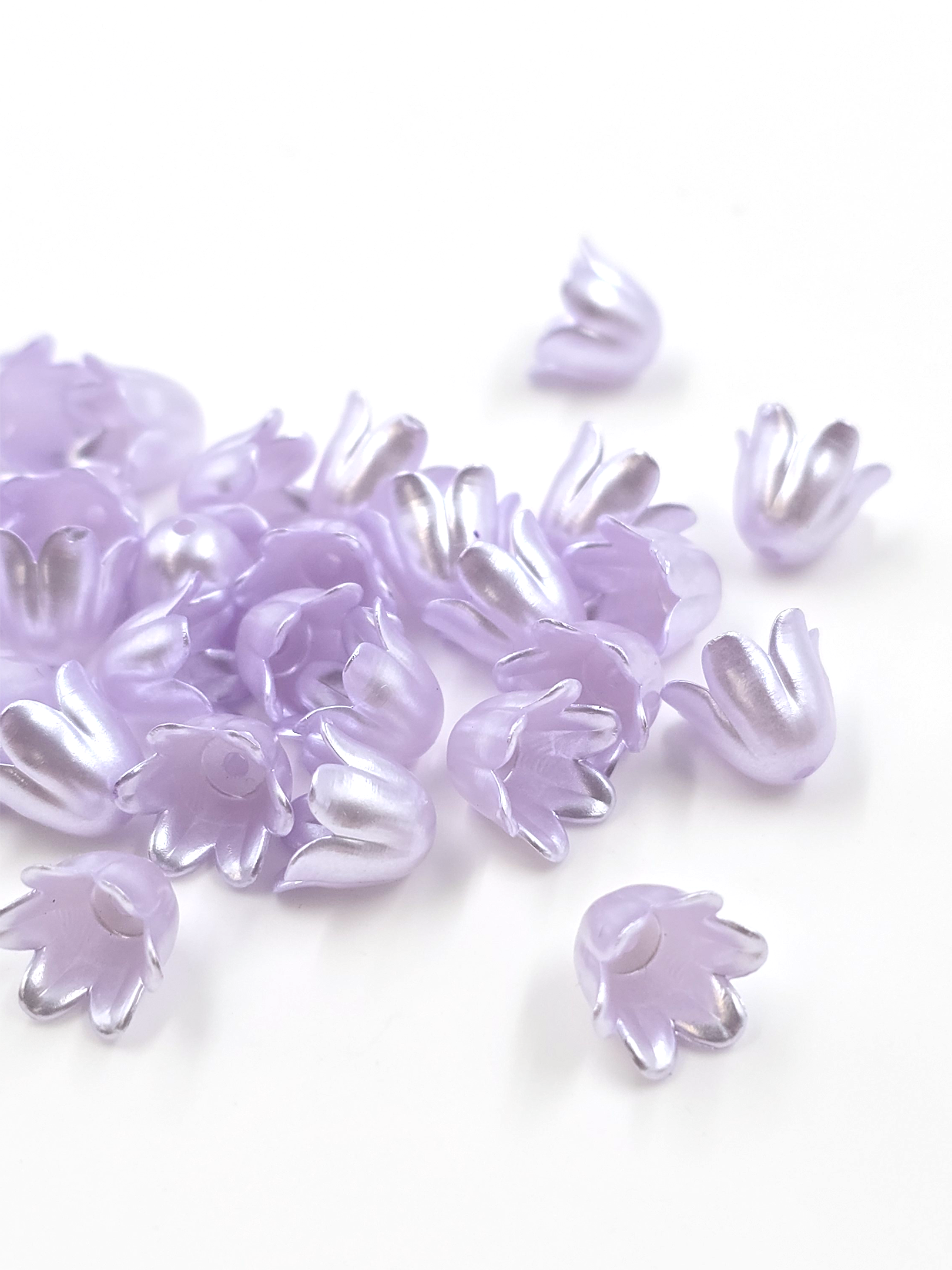 40 x Pearlised Light Purple Bell Shaped Flower Beads, 10x11mm