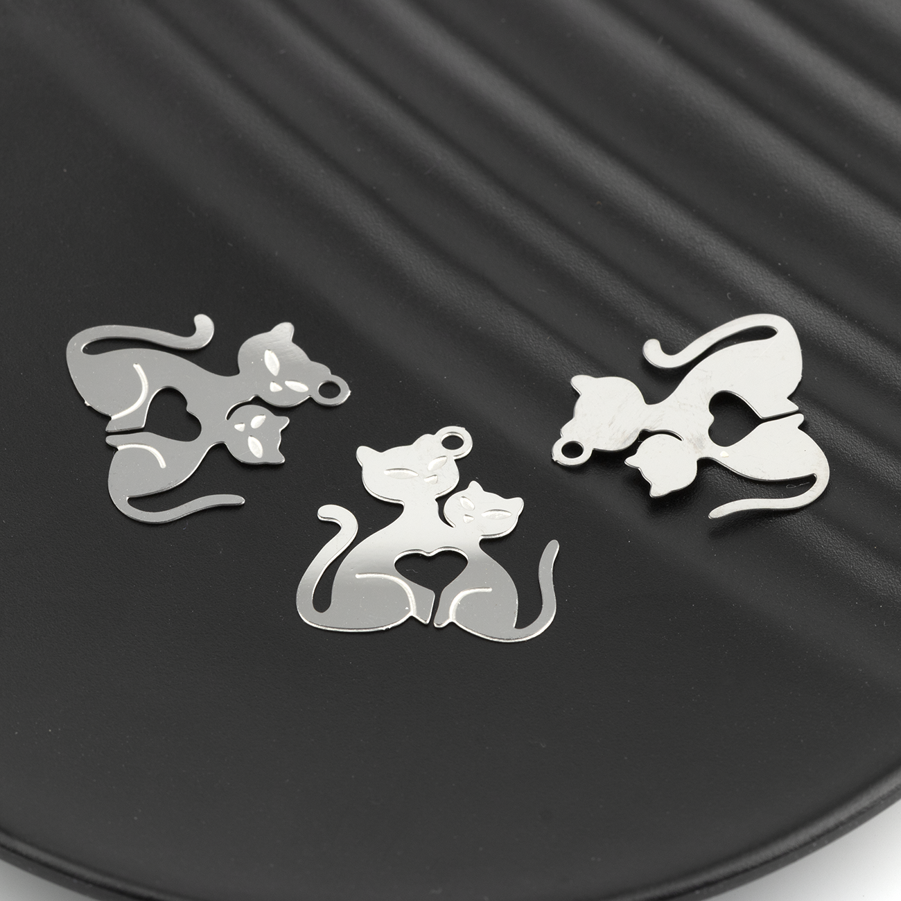 10 x Stainless Steel Mama Cat and Kitten Charms, 19x18mm