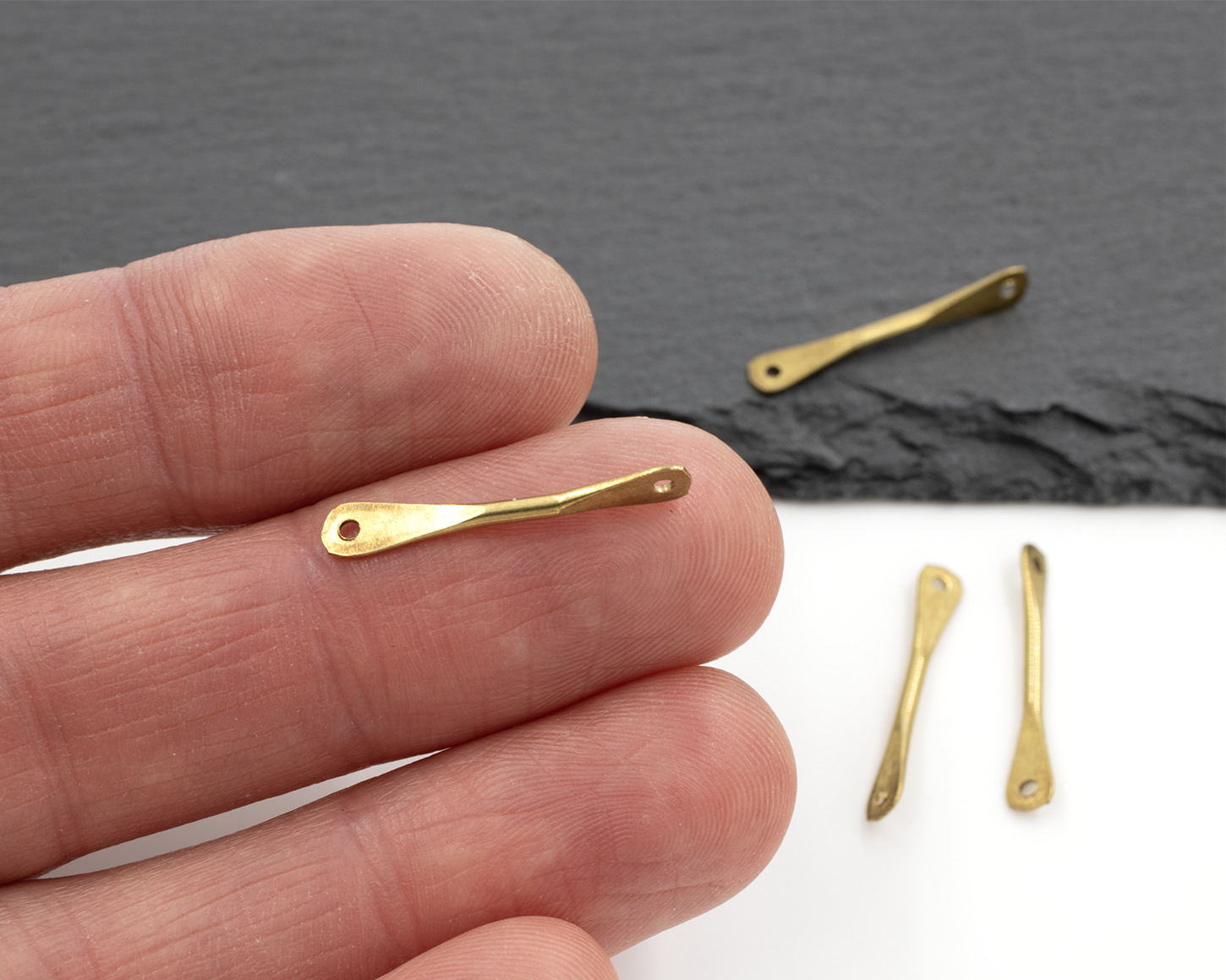 8 x Raw Brass Twist Bar Jewellery Links, 12x4mm (C0512)