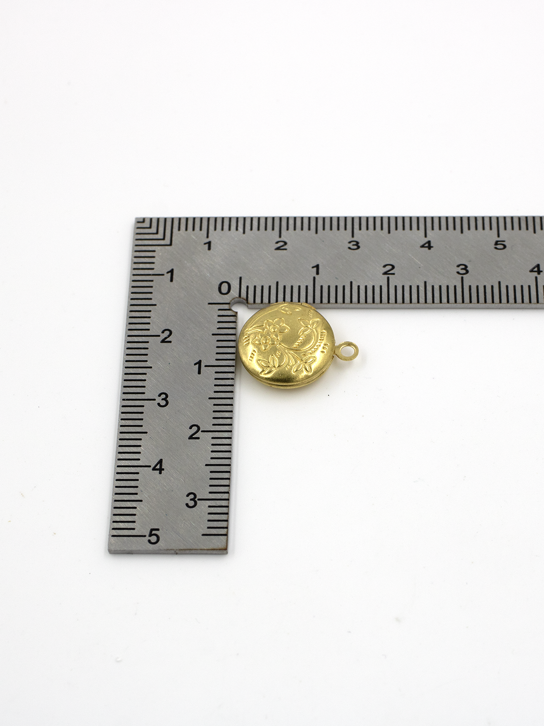 5 x Raw Brass Round Locket Pendants with Embossed Floral Pattern, 16x13.5mm (C0372)