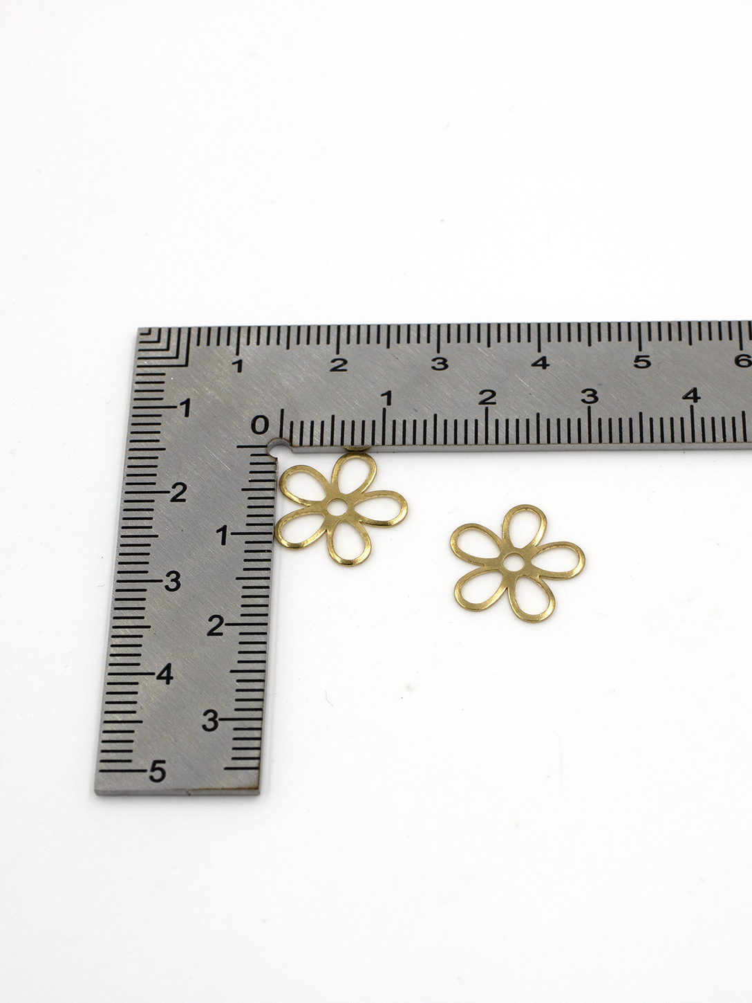 30 x Raw Brass Open Flower Links, 13mm (C0124)
