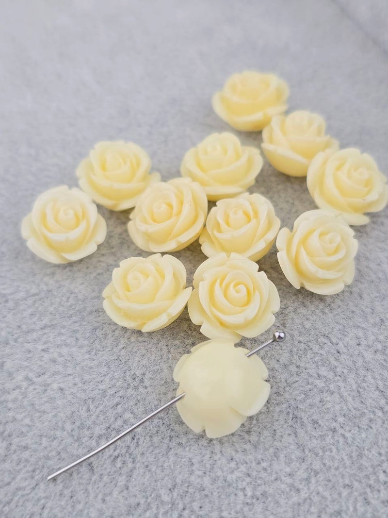 6 x Cream Coral Rose Bud Beads, 20mm (3581)