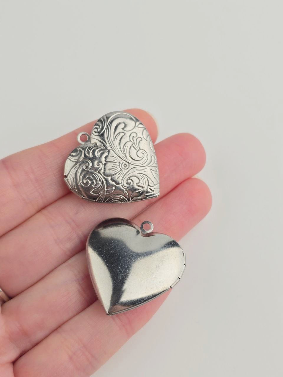 Embossed Stainless Steel Heart Shaped Locket Pendant, 30x28mm