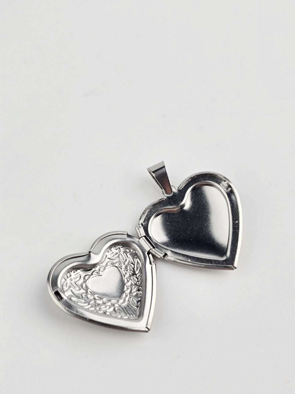 Embossed Stainless Steel Heart Shaped Locket Pendant, 29mm