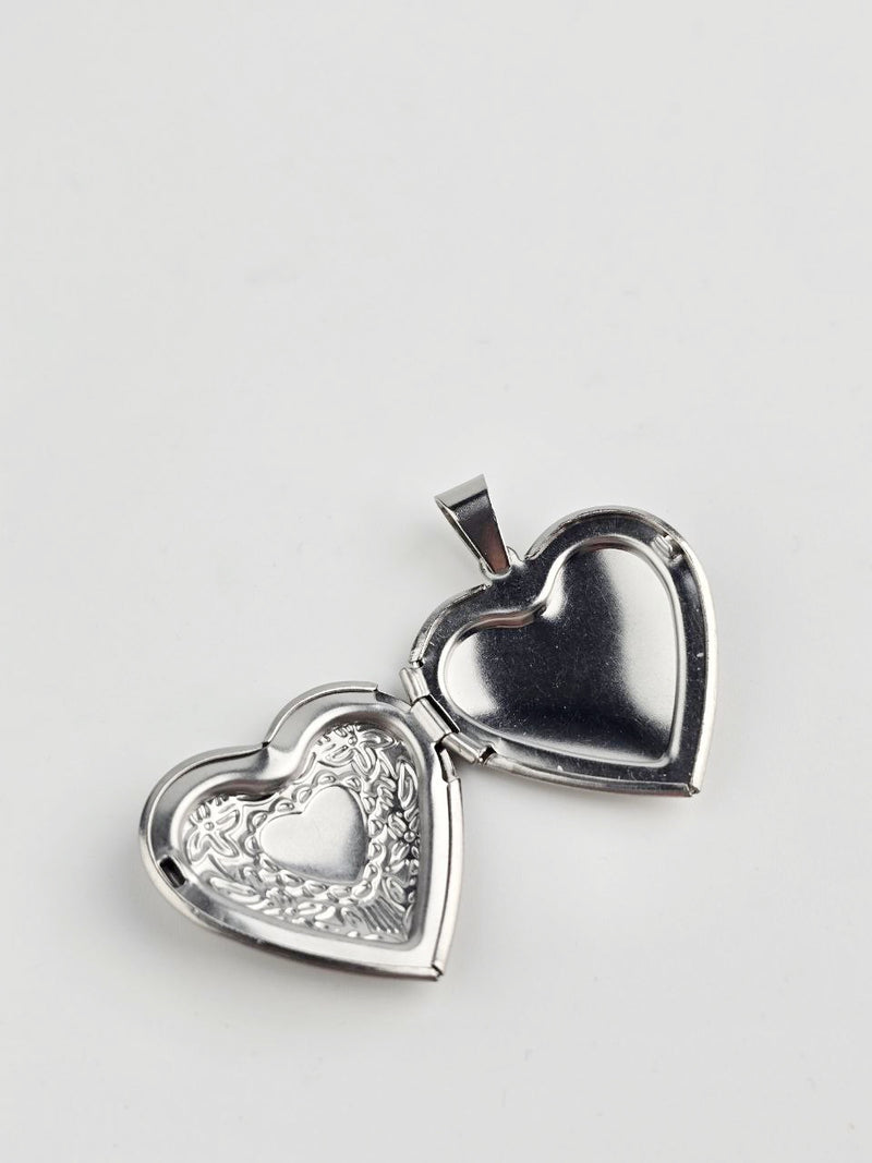 Embossed Stainless Steel Heart Shaped Locket Pendant, 29mm