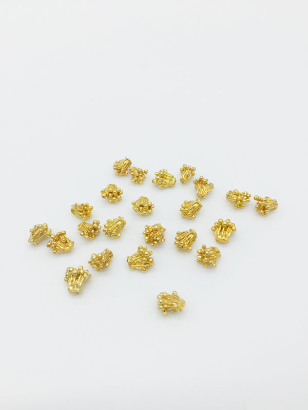 10 x Gold Metal Flower Stamen Cabochons, 7x6.5mm (3916)