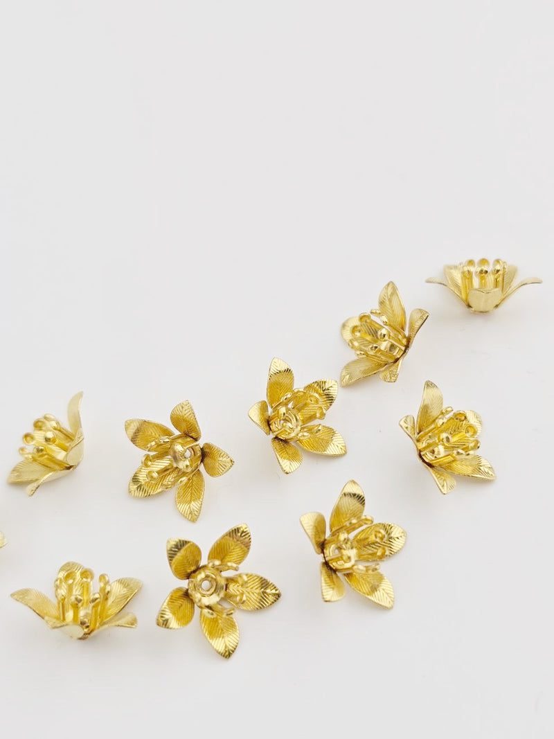 10 x Brass Flower with Stamen Bead Caps, 13x7mm (0696)