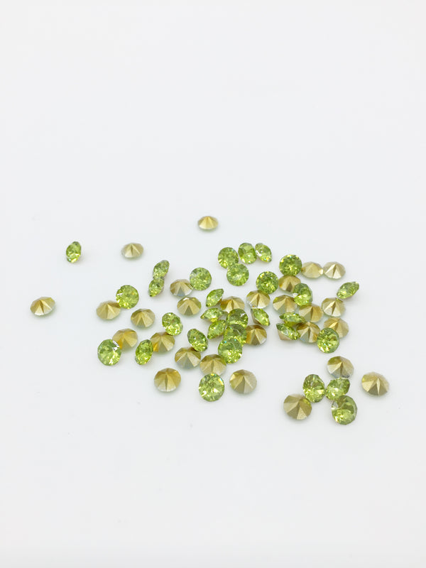 72 x 5mm Peridot Green Round Diamond Cut Rhinestones, Foiled Back (4095)