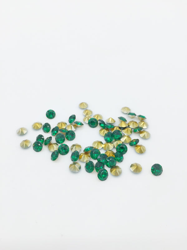 72 x 5mm Emerald Green Round Diamond Cut Rhinestones, Foiled Back (4096)