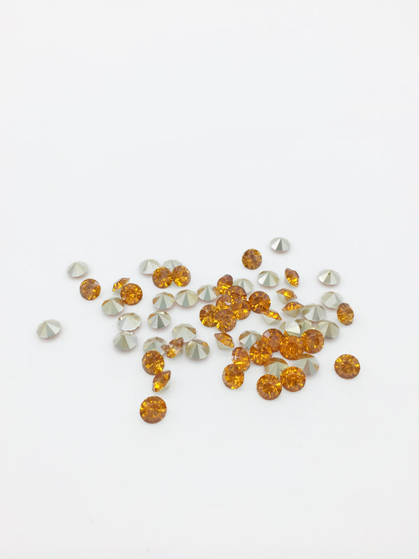 72 x 5mm Amber Round Diamond Cut Rhinestones, Foiled Back (4097)