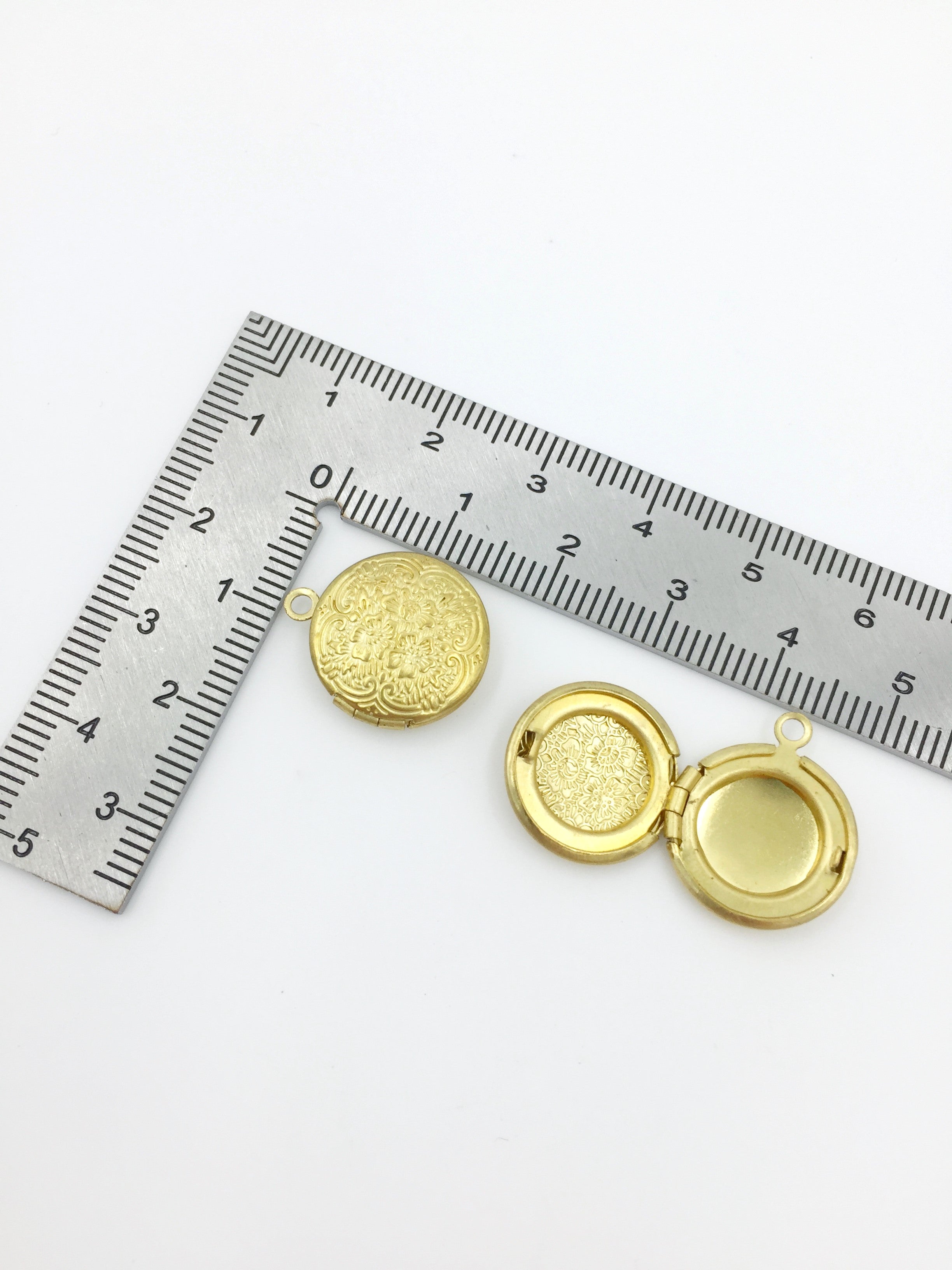 4 x Vintage Round Locket Pendants with Embossed Floral Pattern, 18x15mm