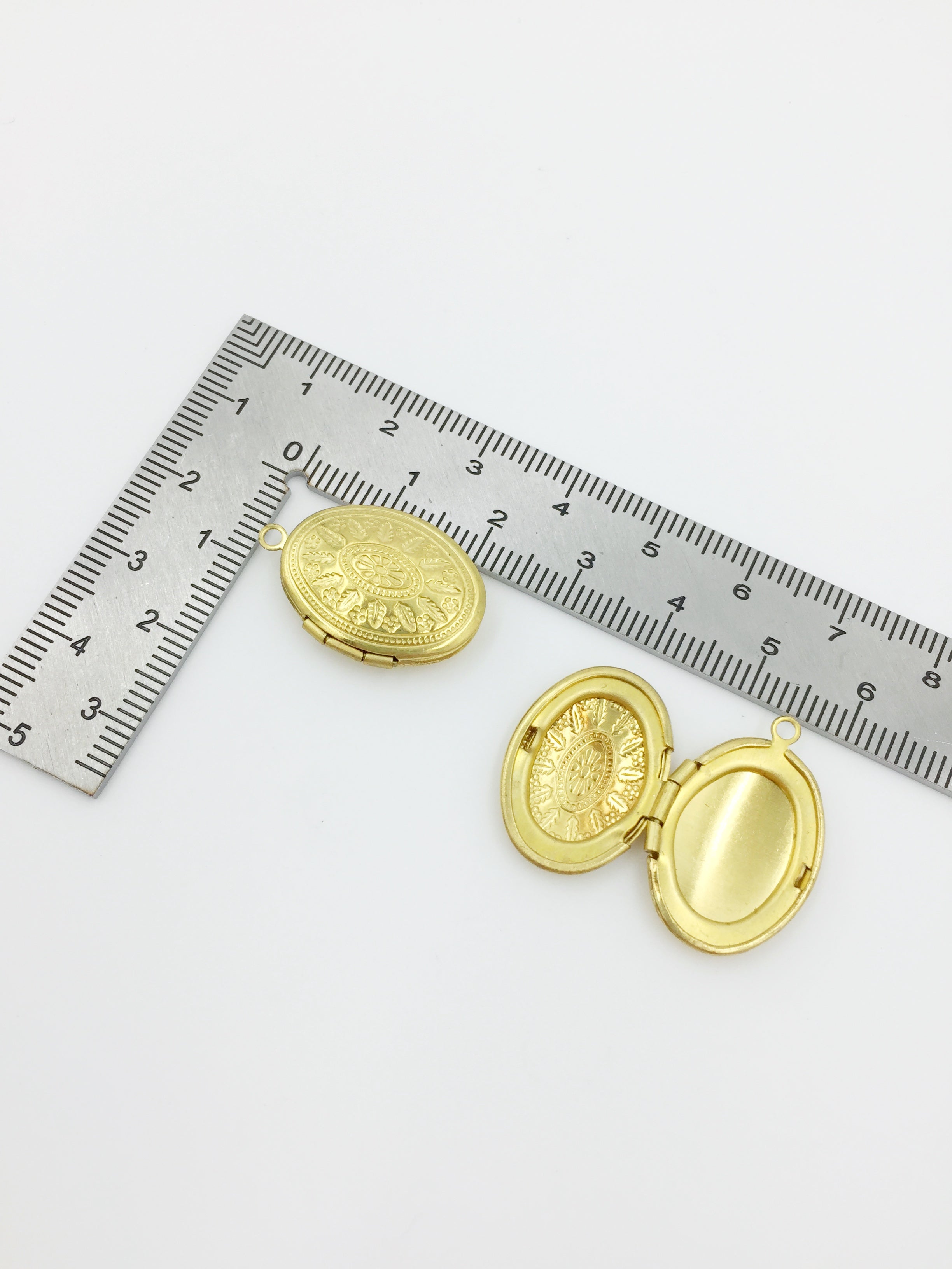 5 x Vintage Brass Oval Locket Pendants with Embossed Botanical Pattern, 16x24mm