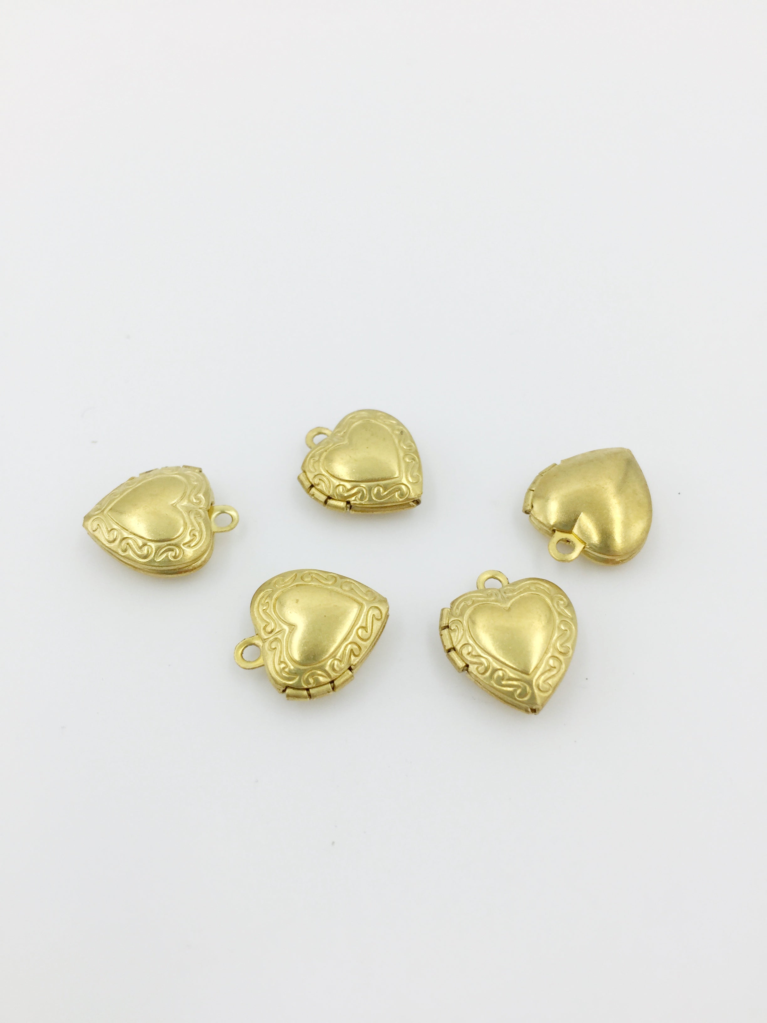5 x Tiny Vintage Heart Locket Pendants with Embossed Pattern, 12x10mm