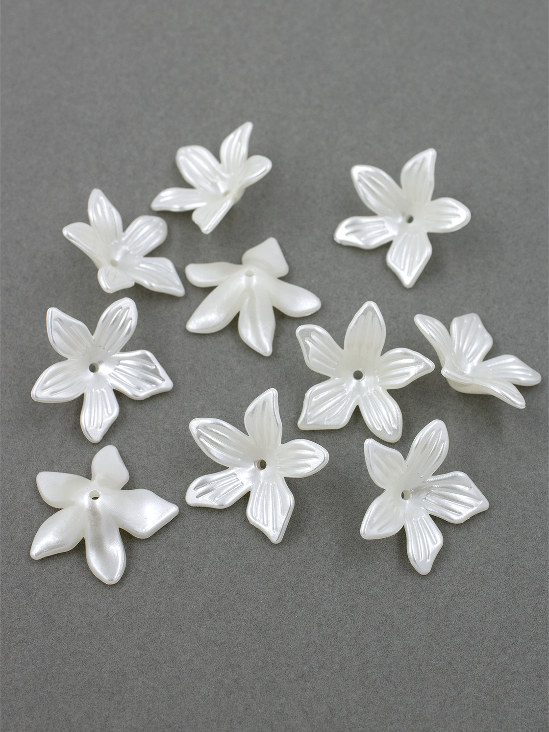 20 x Pearl Ivory Acrylic Flower Beads, 26mm (3027)