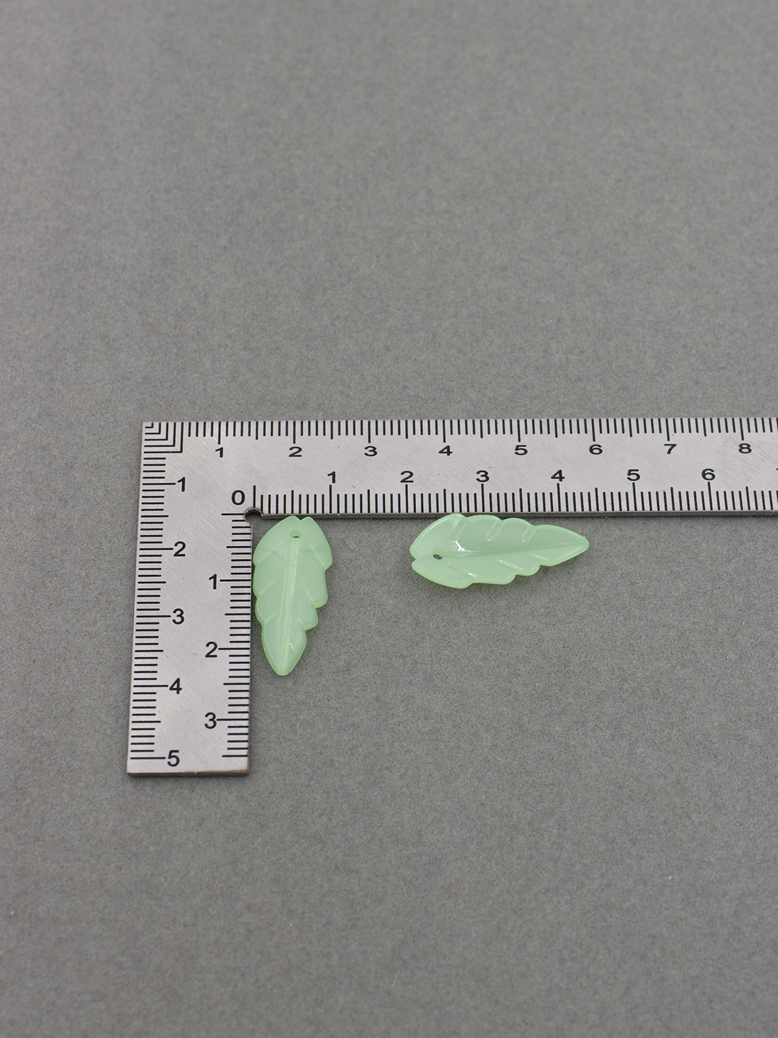 40 x Light Green Jade Imitation Leaf Beads, 24x11mm Lucite Leaf Charms (3189)